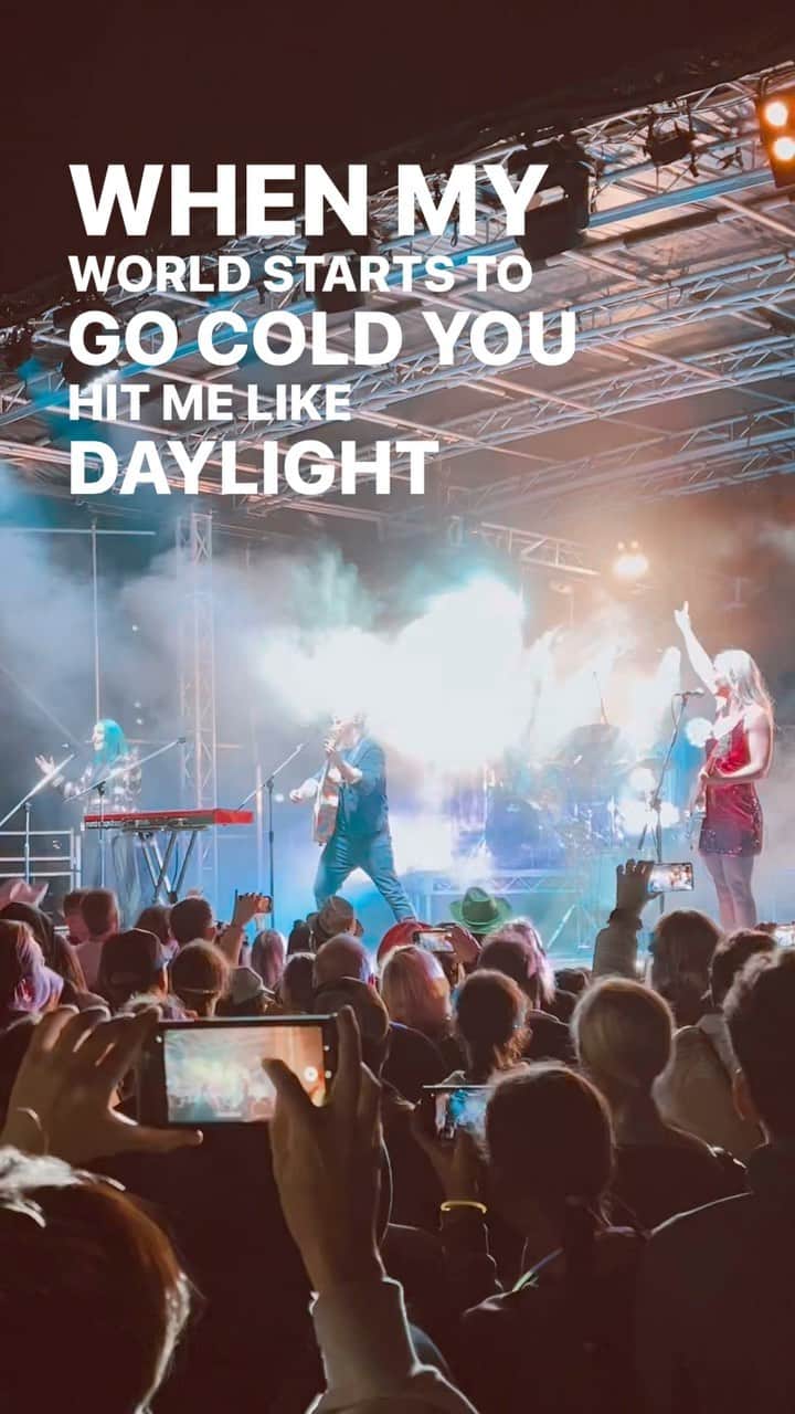 シェパードのインスタグラム：「You hit me like DAYLIGHT 🔥 #livemusic #sheppard #daylight」
