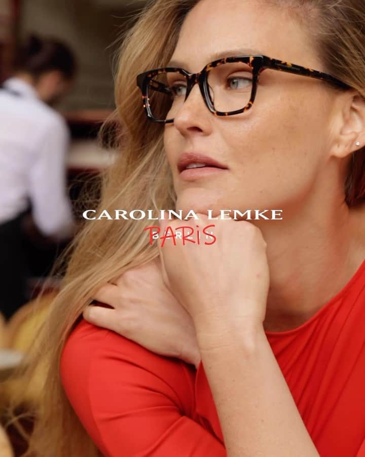 バー・ラファエリのインスタグラム：「Carolina Lemke Paris 🇫🇷 | F/W Collection ‘23-‘24  #NeverStopChanging   Photographer: @dudihasson1 Styling: @alinzhidkov Make-Up: @moranmilk Hair: @adirjacob @gravitycreativespace @orianliber @yael1015」