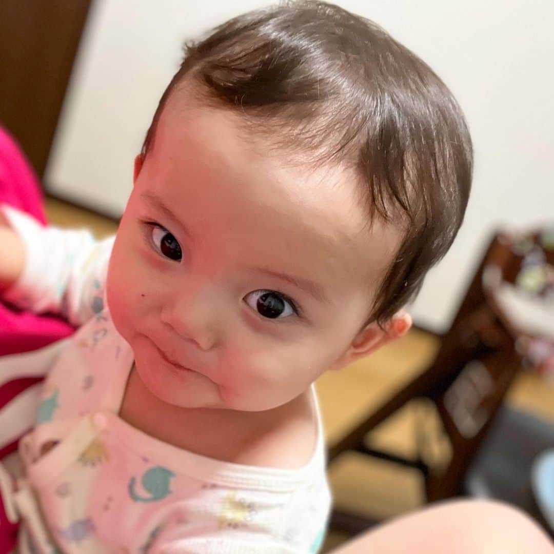 ゆうひなたのインスタグラム：「. . . 久しぶりにお熱気味なあおとさん🥲 食欲もあるし元気だけど 身体がほてってる🥵 早く良くなりますように、、！. . . 今日スーパー行ってきたんやけど、 色々高すぎん？！😭 卵も野菜も果物も高すぎて うっっ！てなった😫 価格高騰恐ろしすぎる、、🤯」