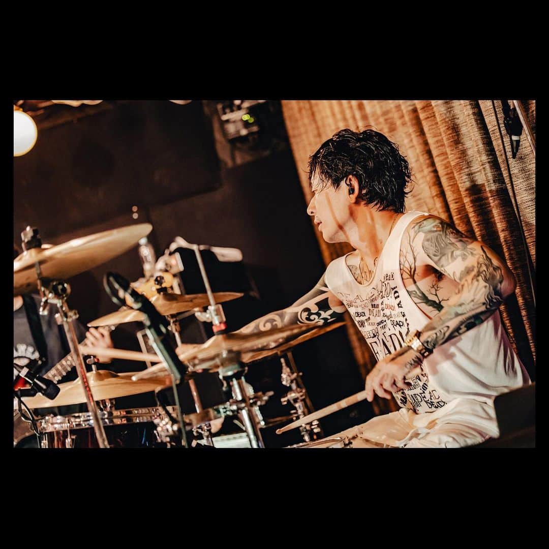 MOSHIMOさんのインスタグラム写真 - (MOSHIMOInstagram)「. 2023.09.03 「モシモとキャンディー」 下北沢 近道  w / Conton Candy  photo by @soichiro_shi」9月4日 16時24分 - moshimo_band