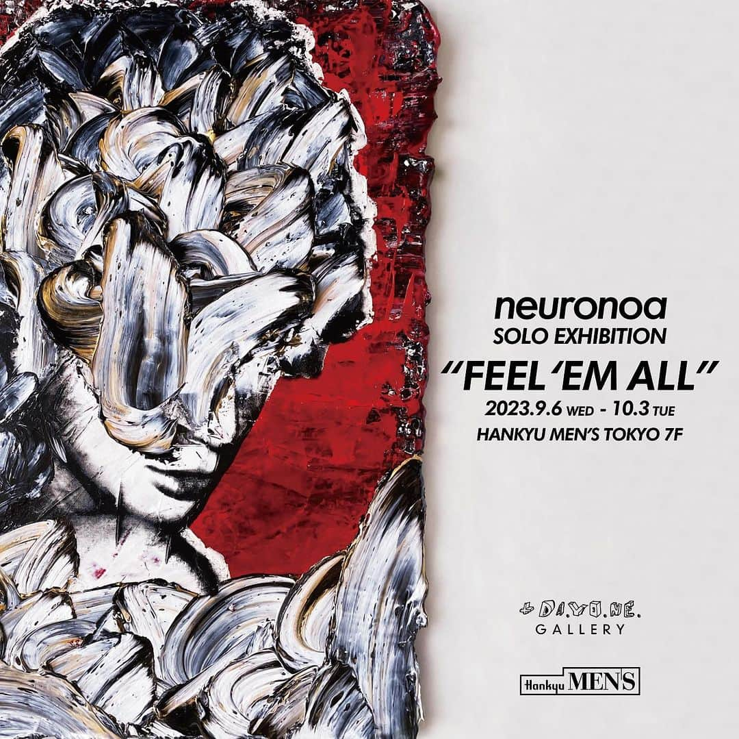 米原康正のインスタグラム：「neuronoa solo exhibition “FEEL’EM ALL” 2023.9.06~10.3  彼の作品はモデルとなったものの表情を溶解させる。 性別の区別もつかない何者かがそこにいる。 そこには固定概念化された美というものが存在しない。 習慣化されてしまった僕たちの意識を徹底的に破壊する。 「このままでいいのか？」 という問いかけは、新しい意識を保つための重要な要素だ。  僕らは不都合な自分たちを溶解し変容していく。  ◾️neuronoa　PROFILE 世界30カ国以上を放浪しながら、音楽、デザイン、映像などを制作するクリエイターとして活動後、2021年から本格的にアーティスト活動を始める。「情報社会」というコンセプトを機軸に、ミュージシャンや俳優などの著名な人物をモチーフにした抽象画を制作。人物の表情が読み取れない程に抽象化した表現によって「情報社会」における「真のアイデンティティとは何か」を問う。アートの枠を超えて、国内・海外問わず様々なジャンルのプロジェクトに精力的に関わり活動中。主な企業コラボレーションとしては、アパレルブランド「HARE」、画材メーカー「LIQUITEX」（共に2022年）。常に作品にフォーカスして欲しいという想いから、国籍・性別・年齢・素顔などは一貫して非公開としている。  ◾️ARTIST STATEMENT : 現代社会において情報そのものの価値は日々薄れていくように感じます。そして情報で溢れる社会で、我々は自身のアイデンティティを失いかけているようにも感じます。neuronoaの作品は、情報社会のアイコンとして著名人をモチーフにし、その著名人の表情を大量の絵具で覆い隠したポートレートです。情報のメタファーとして絵具を扱い、何度も塗り重ねることで著名人の重要な特徴である視覚情報は失われ、この工程を繰り返すことで独自の情報が生成されます。そして、それは鑑賞者のアイデンティティとつながり、鑑賞者自身にしか見えない表情を想起させます。喜怒哀楽への想像力。感情のゆらぎ。解放される思考を捉えながら自身を見つめ直す瞬間。neuronoaの作品が、鑑賞者のアイデンティティを研ぎ澄まし、現代社会をあるがままに見るトリガーになれることを願っています。」