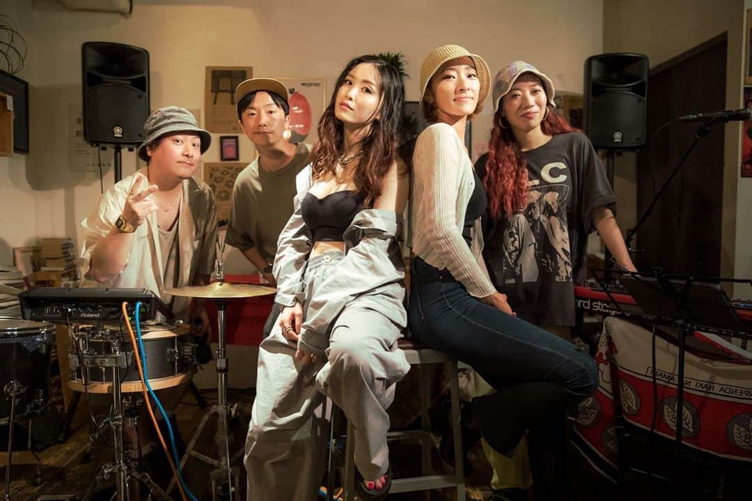 JYONGRIのインスタグラム：「<大阪 LIVE 情報>  ついに今月！超楽しみ！ 予約受付中☟ ⁡ 2023.9.24 (SUN) @southswellcafe  JYONGRI presents Live Event “UNSCHEDULED” Vol.2 ⁡ LIVE : @aillaillaillaillaill /  JYONGRI DJ : @mori_zentaro  ⁡ TICKETS : ADV 4000 +1d  DOOR 4500 +1d ⁡ チケット予約方法： （プロフィールのemailボタンをクリック✉︎） jyongribooking@gmail.com 宛に下記の内容を明記の上メールの送信をお願い致します。 件名【ライブ予約】 本文 ①お名前（カタカナフルネーム） ②ご人数 ⁡ お待ちしております✌︎  photo credit @hanako_kimura」