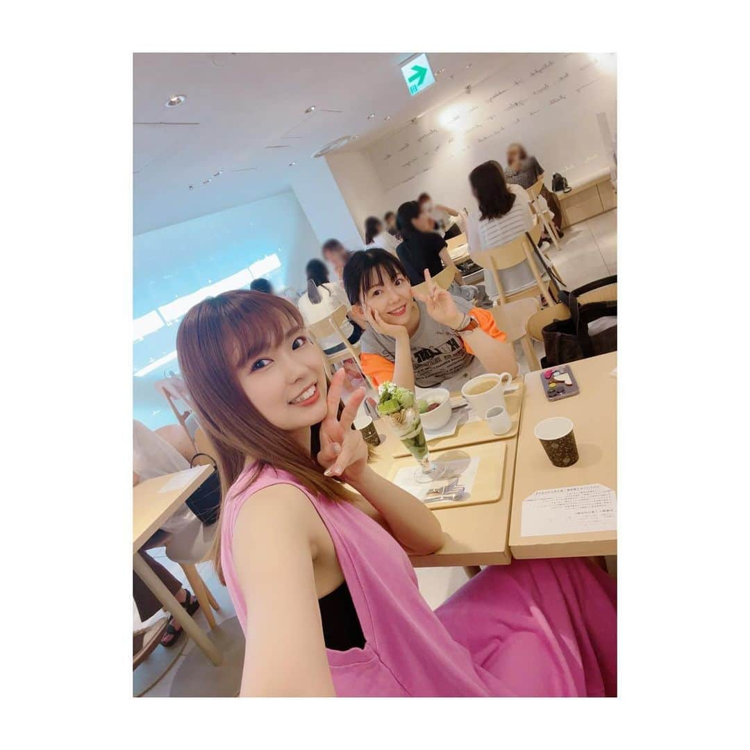 牧野由依さんのインスタグラム写真 - (牧野由依Instagram)「いつかのティータイム🫖 渕上舞ちゃんと♡ 一緒に出演するライブもいよいよ今週末です！！ リハ頑張ってまーす！  そして3枚目注目！！ タイトルは「おれのまいまいが可愛すぎる」でいかがでしょうか？🫣💓  #至福のひととき #話してると時間があっという間 #楽しすぎる #nanasgreentea #抹茶好きにはたまらない」9月4日 16時51分 - yui_makino0119