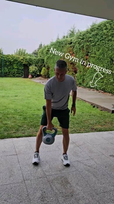 ルイス・ハビエル・ガルシア・サンスのインスタグラム：「MONDAY While the new Gym is getting ready, Monday's workout routine needs to be simple but worth it. 4 sets of each with 45"/60" work.  Have  a great week guys !!」