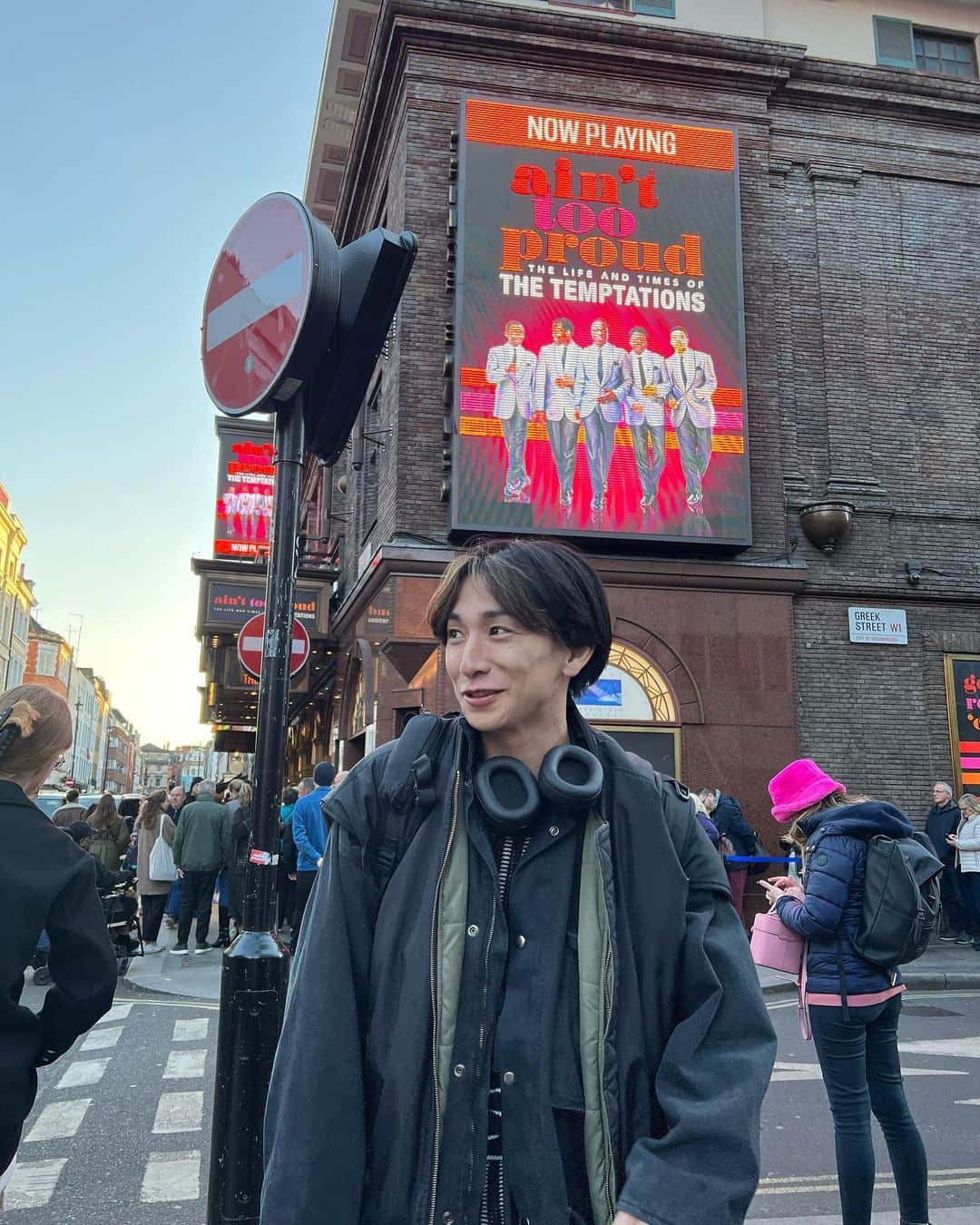 のインスタグラム：「ロンドンでミュージカルも観ました！  椎木初の弾き語りライブ映像配信中！ アーカイブは明日9.5(火)23:59までなのでお忘れなく！  みんなでアビーロードにgo  【椎木初弾き語り映像配信】 [AMBIENCE TOUR]sessions Starring：TOMOMI SIIKI(My Hair is Bad)  ロンドンのアビーロードスタジオ収録ライブ配信！ 全11曲・1時間弱の番組です⚾️  ★配信 8.15(火)20:00〜 アーカイブ：9.5(火)23:59まで  詳しくはHPへ！  https://www.myhairisbad.com/news/3e44e204-76b3-4152-93da-2503a1af8e04  #しいきのロンドン紀行」