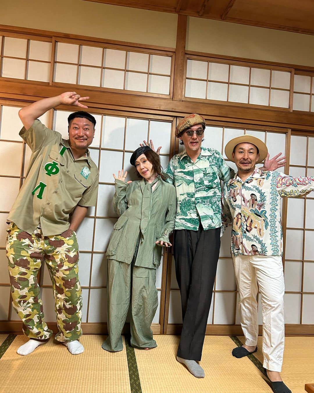 のインスタグラム：「. 「Slow LIVE '23 in池上本門寺20th Anniversary」お越し頂いたみなさん、最後まで残って頂いたみなさんありがとうございました！ 陽が落ちてから少し涼しくなった池上本門寺でゆったり幻想的な空間を過ごせました。 昨日はこのシチュエーションに向けたセットリスト。 アコースティック編成でのゆったりした時間もやっぱり格別です。 Slow LIVE20周年おめでとうございます！  セットリストはこちら 1. Finger 2. admire 3. Calling me 4. サニーサイドメロディー 5. love scene 6. Neon Sign Stomp 7. GO ACTION アンコール 色彩のブルース  今週末はいよいよ「Dance, Dance, Dance」大阪城音楽堂！ 一緒に踊りましょう！  #egowrappin #エゴラッピン #slowlive #池上本門寺  #icchie @iccccchie  #松井泉 @izumimatsui   #dancedancedance #大阪城音楽堂」
