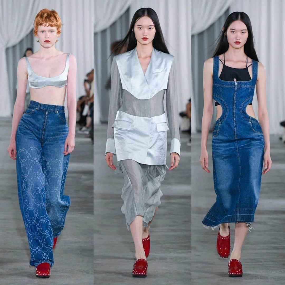 装苑さんのインスタグラム写真 - (装苑Instagram)「＼8月28日から9月2日まで開催されていた「Rakuten Fashion Week TOKYO」 2024 S/S Collection／  「Rakuten Fashion Week TOKYO」 は毎年、年2回開催されるファッションの祭典👗  東京各所から、世界で注目される日本のクリエイションが発信されました。  2024年の春夏は、“ブルー”がトレンディな予感💖  １枚目から「FETICO（フェティコ）」「SHINYAKOZUKA（シンヤコヅカ）」「Queen&Jack（クイーン アンド ジャック）」「KANAKO SAKAI（カナコ サカイ）」「KAMIYA（カミヤ）」と ５つの注目ブランドから青を基調としたLOOKをご紹介。それぞれのブランド詳細は装苑ONLINEにて公開中。 ぜひチェックしてみて✨  →コレクション記事はプロフィールのリンクから🔗 @soenonline   #fetico #shinyakozuka #queenandjackcollection #kanakosakai #kamiya #rakutenfashionweektokyo #tokyo #2024ss #blue #fashion #トレンドファッション #日本 #japan」9月4日 17時06分 - soenonline