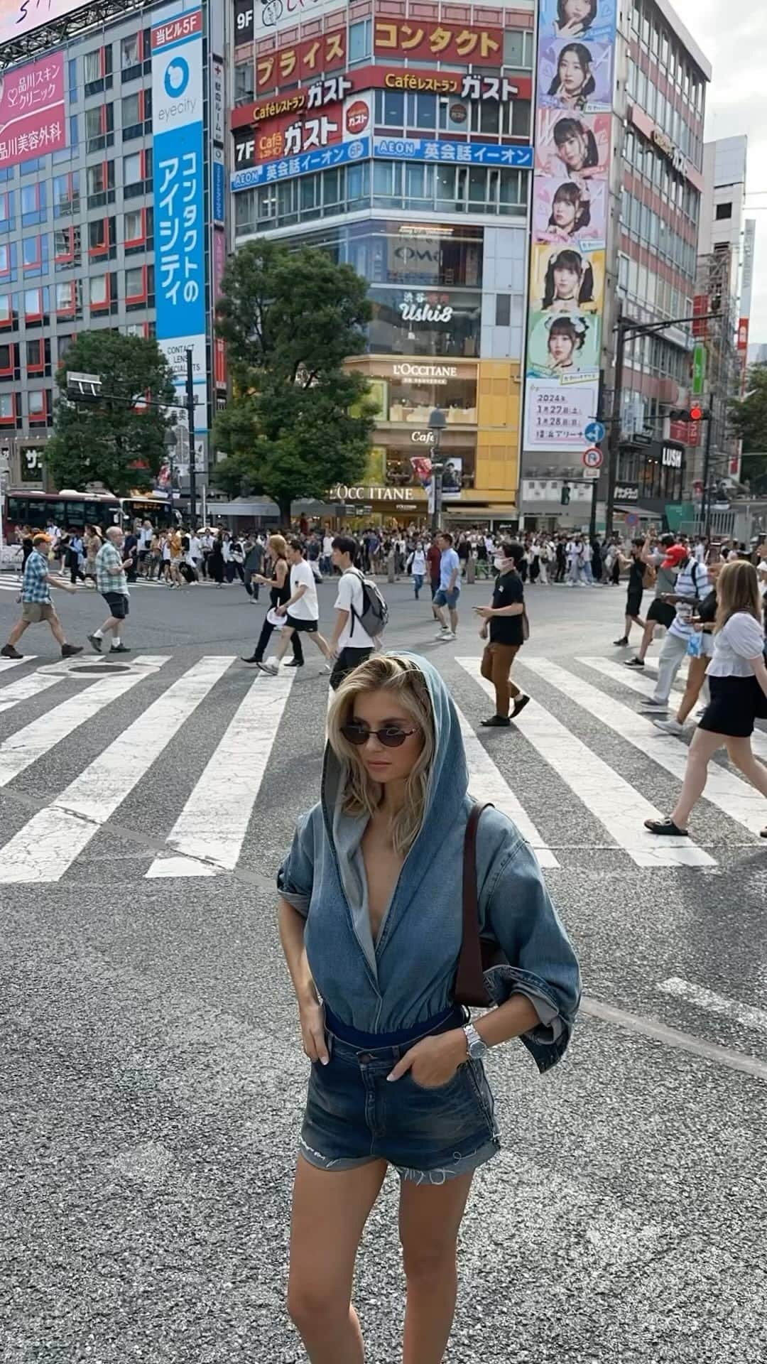 のインスタグラム：「Time goes by…」