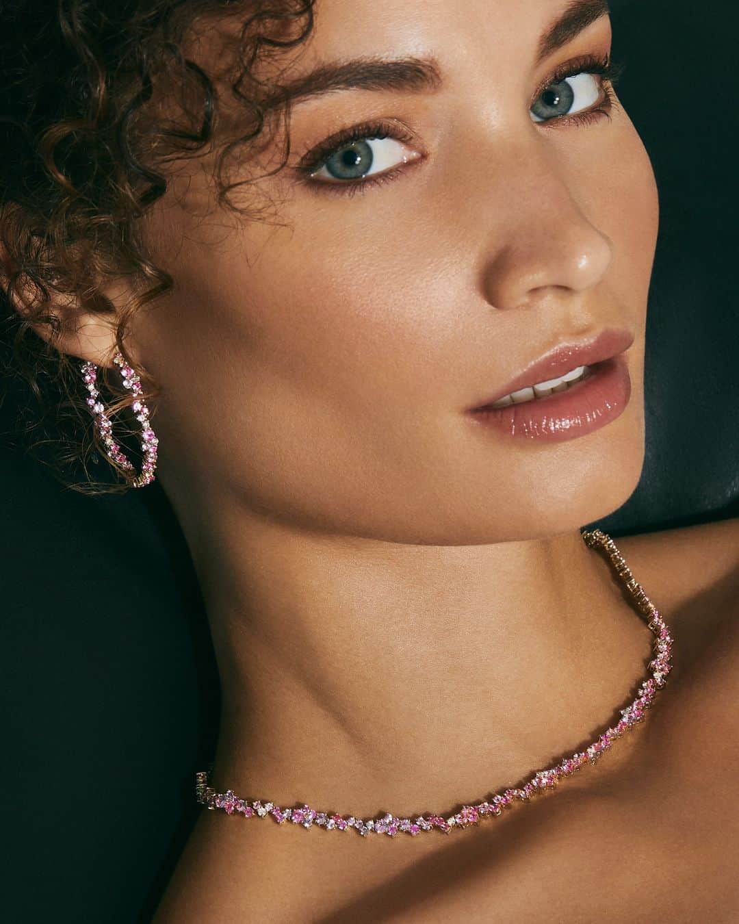 のインスタグラム：「Pretty In Pink 💗 Featuring the newest additions to our timeless Cocktail Collection, crafted in pink sapphire.   Known to bring good fortune, wisdom, and love, pink sapphires make for the perfect vibrant addition to your wardrobe. #SydneyEvan」