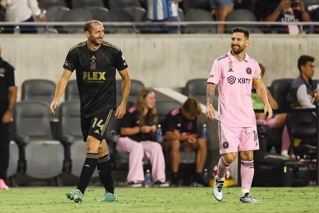 ジョルジョ・キエッリーニのインスタグラム：「Not the result we wanted, but a fantastic night and an important step forward for the MLS movement. ⚫️🟡⚽️🇺🇸  📸:  @imadshoots  @raulromerojr  @krmcamera」