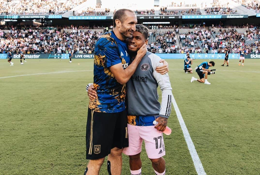 ジョルジョ・キエッリーニさんのインスタグラム写真 - (ジョルジョ・キエッリーニInstagram)「Not the result we wanted, but a fantastic night and an important step forward for the MLS movement. ⚫️🟡⚽️🇺🇸  📸:  @imadshoots  @raulromerojr  @krmcamera」9月5日 2時51分 - giorgiochiellini