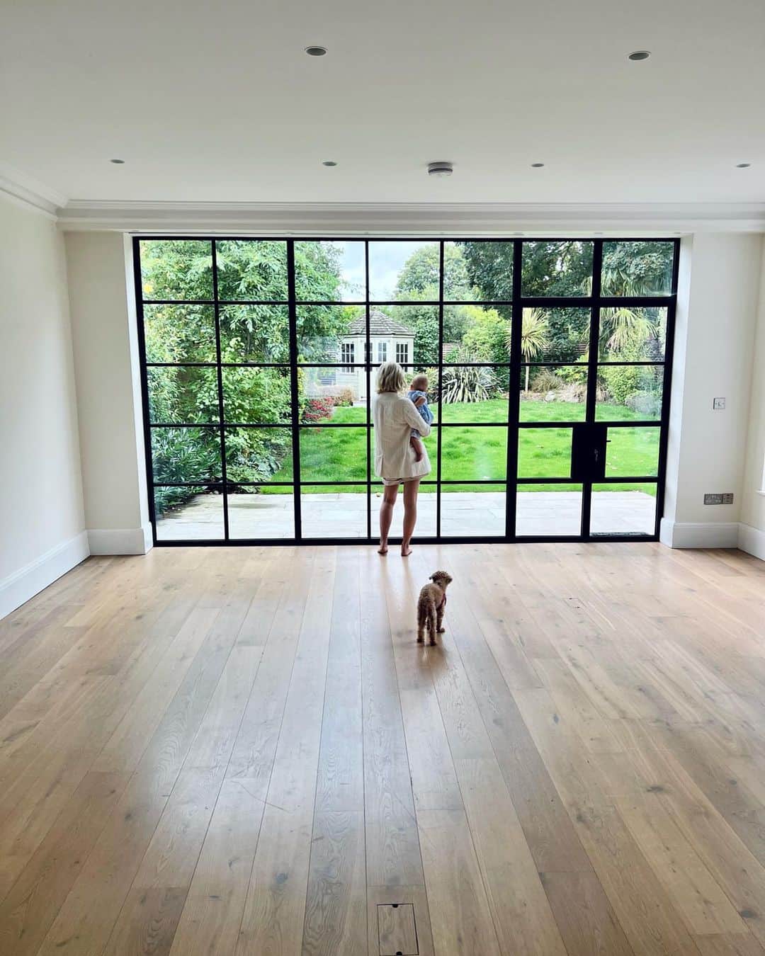 Mollie Kingのインスタグラム：「Welcome home, little one.」