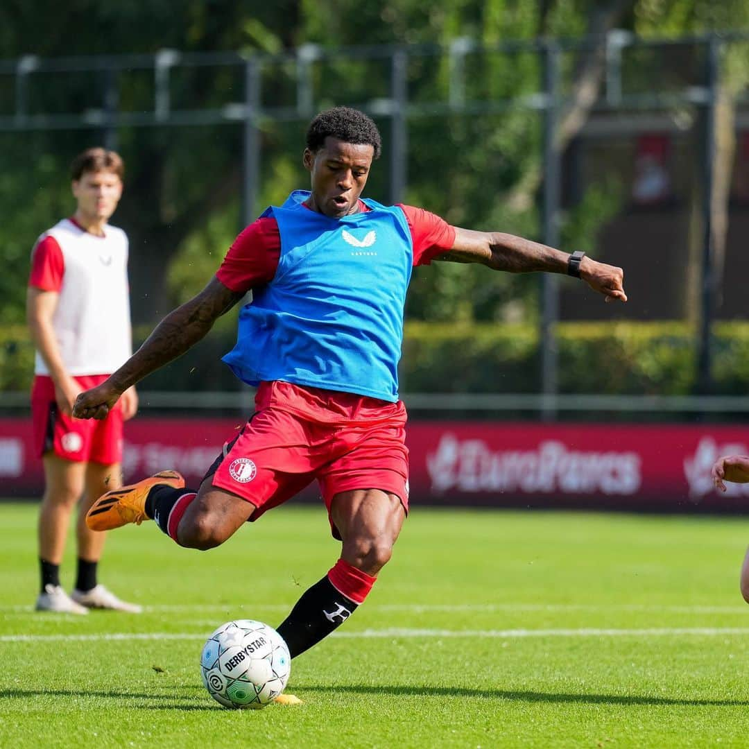 ジョルジニオ・ワイナルドゥムさんのインスタグラム写真 - (ジョルジニオ・ワイナルドゥムInstagram)「Start of a special training week at @feyenoord. Thanks for having me as a guest 🤗🙏🏾」9月5日 3時05分 - gwijnaldum