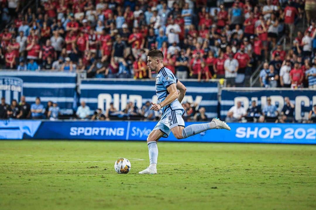 アンドレウ・フォンタスのインスタグラム：「What a night!  We keep working, all together!💪🏻🩵」