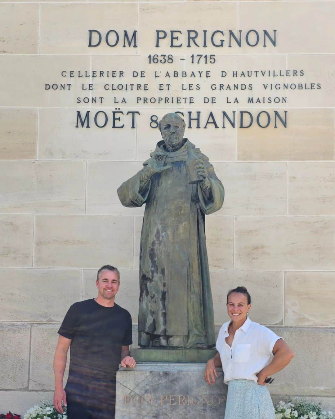 リサ・キャリントンさんのインスタグラム写真 - (リサ・キャリントンInstagram)「Thank you Champagne, France. That was a treat   1. In the French garden at @moetchandon  2. Moet & Chandon 2015 Vintage 😋  3. Magnums in the Moet & Chandon caves!!  4. Pic in the vines (assessing the crops 😉) 5. Paying homage to Dom Perignon 🙏 6. Overlooking Cumières」9月5日 3時48分 - liscarrington