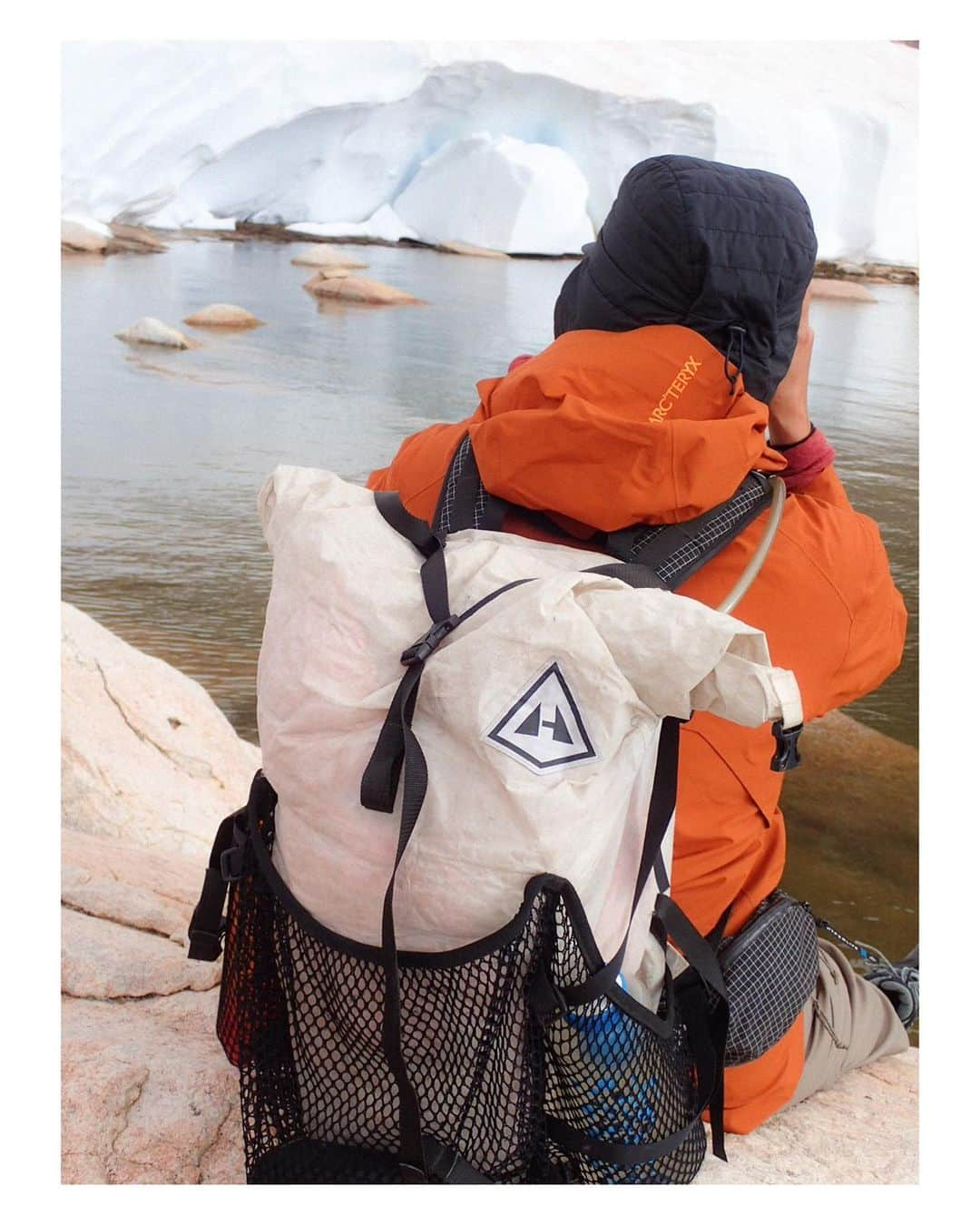 松島エミさんのインスタグラム写真 - (松島エミInstagram)「Mount Langley!  Exactly 1 year ago I did my first backpacking trip which was Mount Whitney. That experience had such an impact on me that it made me want to go and climb and experience as many mountains as I can within my abilities and time that I have. Be it on foot, ski or climbing. A lot of the time you are not able to complete your mission/goal because there is so much that influences the outcome other than your initial curiosity and want to do something.   This time it was unexpected bad weather. (Maybe most of the time haha) the winds were so strong with even stronger gusts that we were struggling to walk straight, being blown to the side between each step. Shoutout to Renee who called it while it took me a little while to accept it. We were already at 3700m and just 3km from the summit which was in sight so it was extra hard to turn around.  Soon after we turned around dark clouds started rolling in at crazy speeds and it was very soon clear we made the right call! Especially still having to pack up camp and then head back to trailhead which still made it a 20km day.  Anyway a little recap of our Langley attempt and and important lesson for not being caught up on the outcome :) Even without summit it was an epic adventure and mountain to be on and excited to try again✨   . . #mountlangley#mtlangley#easternsierras#backpacking#camplife#mountaingirls#girlswhoclimb#california14ers#14ers#arcteryx#gorpcore#hikingpatrol#backcountry#hiking#hikinggear#newarmypass#cottonwoodlakes」9月5日 3時53分 - emimatsushima