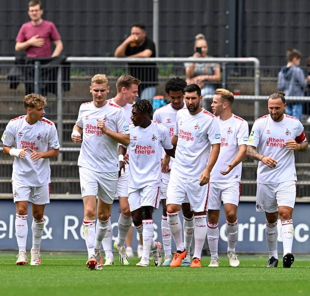 マルコ・ヘーガーのインスタグラム：「🔴⚪️ Derbysieg 🐐⚔️🐎  #derby #win #together #team #teamwork #blessed #positivevibes #thankful #home #love #effzeh #köln #liebedeinestadt #mh37」