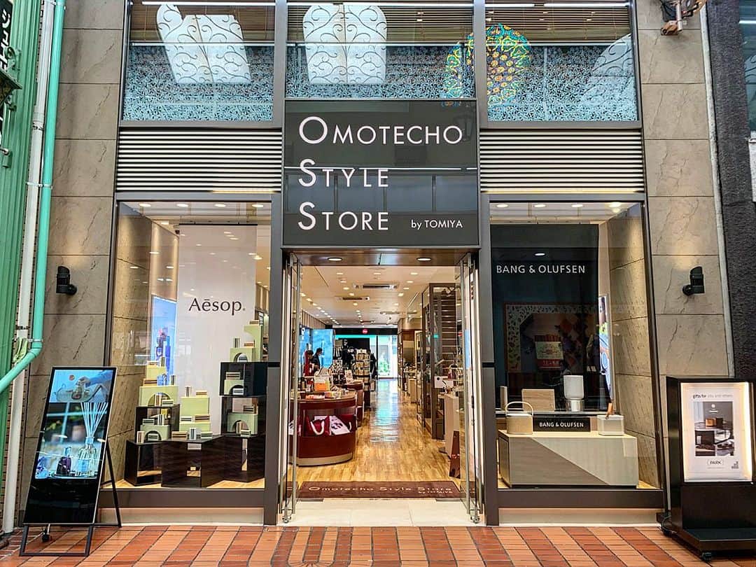 Omotecho Style Storeさんのインスタグラム写真 - (Omotecho Style StoreInstagram)「Omotecho Style Store（表町スタイルストア）  商店街側ウィンドウディスプレイを変更致しました！  左側を【Aesop（イソップ）】 右側を【Bang & Olufsen（バング&オルフセン）】  店内だけでなく、店外にも変化を見せていますので、表町商店街をお越しの際は是非当店にもお足を運んで頂ければと存じます。  #表町スタイルストア #イソップ #バングアンドオルフセン #ウィンドウディスプレイ  #omotechostylestore #aēsop #bangandolufsen #windowdisplay」9月4日 18時56分 - omotechostylestore