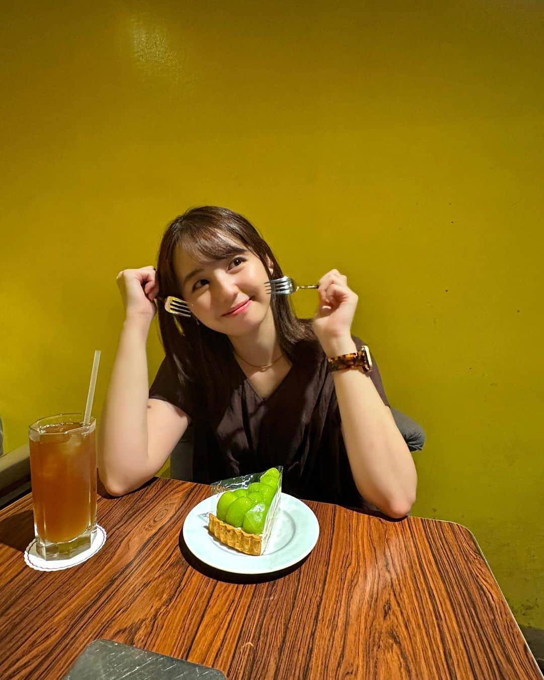 のインスタグラム：「皆さんたくさんのメッセージありがとうございます🥹💗うれしいです！  皆さん優しくて良い人で本当に自慢🥺！  がんばるぞーっ🦖🦖🦖  今日はお天気荒ぶってたけど大丈夫でしたか???  動画は仲良しルルとのほっこりタイムです🐈 (ほっこりタイムとか言って私の生え際しか映ってないけど。笑) (あんまり生え際見せる機会もないので…笑)  #thankyou」