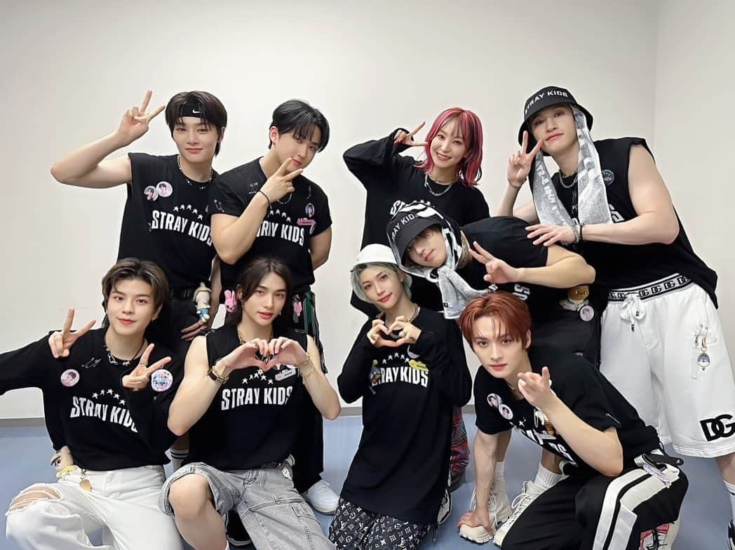 LiSAさんのインスタグラム写真 - (LiSAInstagram)「「Stray Kids 5-STAR Dome Tour 2023」@名古屋バンテリンドームに私も駆けつけましたっ！🏟️★★★★★ スキズのみんなとSTAYのみなさんの一体感が凄すぎた🥹🎊⚡︎可愛いもカッコいいも楽しいも全部持ってる素晴らしいライブでしたっ🎙️🫶 みんな一生懸命日本語で、誠実に素直な想いをたくさん伝えてくれるから、言葉以上に伝わってきて幸せ空間でした。 日本のこと、日本のみんなのこと、本当に愛してくれているんだなぁ。嬉しいです。  『Social Path (feat. LiSA) 』を発売前にライブで初体験‥！感動‥！！私も客席からペンライトをマイクにステージに魂と声をおくりました📣⚡︎🎙️❤️‍🔥  歌って踊ってる時はかっこいいのに、MCはみんな本当に素直でキュート。 それぞれみんな全然違って魅力的。 ステージでも、ステージを降りても、本当にまっすぐそのまんまのスキズのみんなです。  スキズのみんな、ドームツアーおめでとう㊗️ そして、JAPAN 1st EP発売おめでとう㊗️  Stray Kids X LiSA JAPAN 1st EP  『Social Path (feat. LiSA) / Super Bowl -Japanese ver.-』いよいよ今週9/6発売ですっ💿💌  残りのドーム公演も最高になりますようにっ🥳🎊  https://youtu.be/M0c04xfBtyc?si=kKMrqbwpuQqUJYIY  #StrayKids #スキズ #5_STAR #5_STAR_DOMETOUR #DOMETOUR_SKZ  @straykids_official_jp  @realstraykids」9月4日 19時03分 - xlisa_olivex