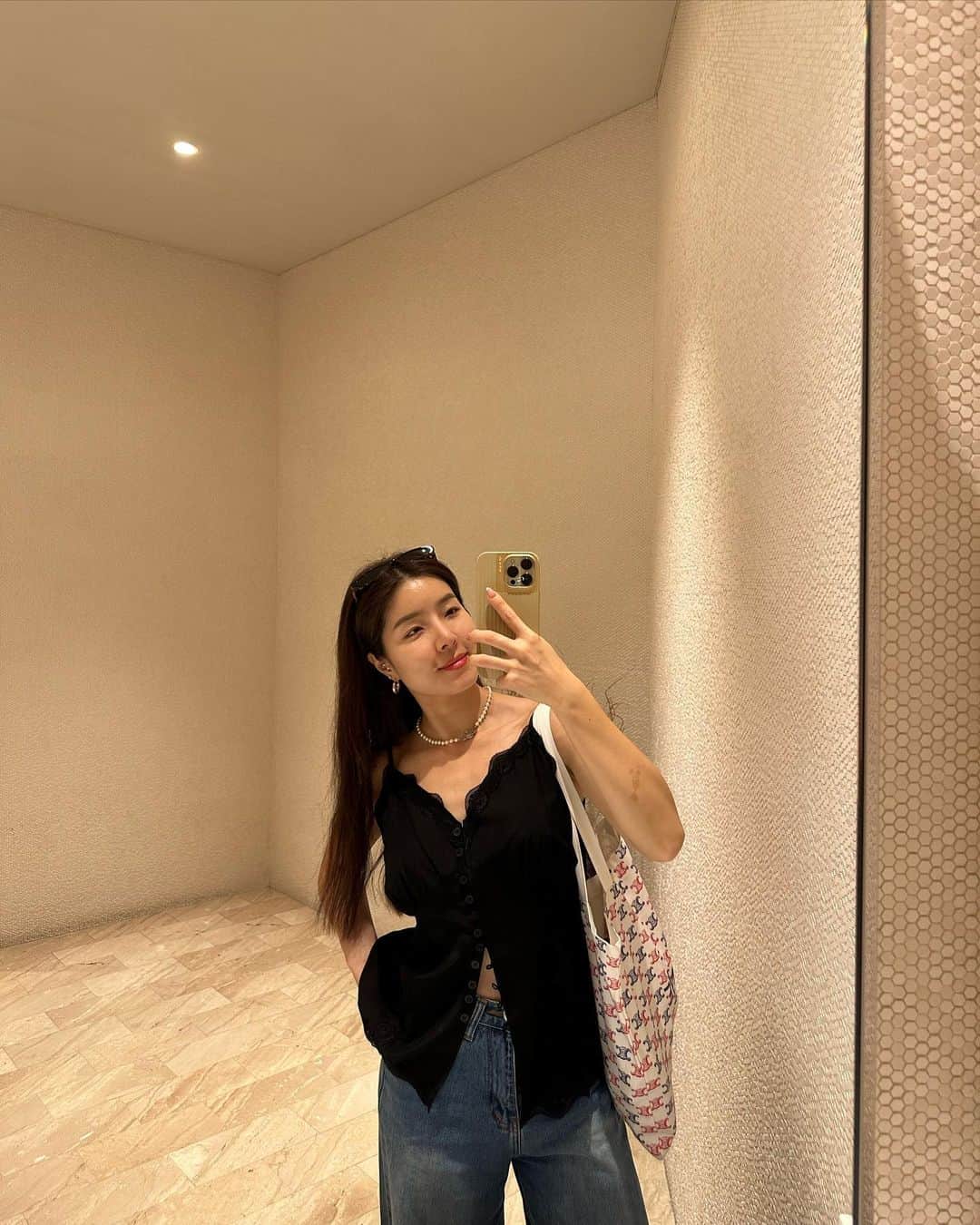 GYEON SEOのインスタグラム：「_* 🃏♠️ . . #maytheflopbewithyou」