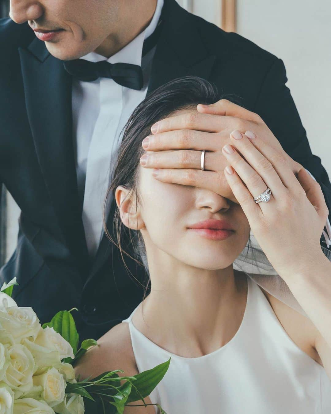 TASAKIのインスタグラム：「Eternal brilliance marks the magical exchange of vows. ‘BRILLANTE’ engagement rings proclaim your future together with delicate sparkling melee diamonds nestled around a stunning center jewel.  誓いの瞬間に永遠の輝きを。 ダイヤモンドのセンターストーンを繊細な煌めきのメレダイヤモンドが取り囲む「BRILLANTE (ブリッランテ)」のエンゲージメントリングが、おふたりの未来を祝福します。 9月24日(日)までブライダルフェアを開催中。  #TASAKI #TASAKIbridal #TASAKIBRILLANTE #TASAKIengagement #TASAKIdiamond」