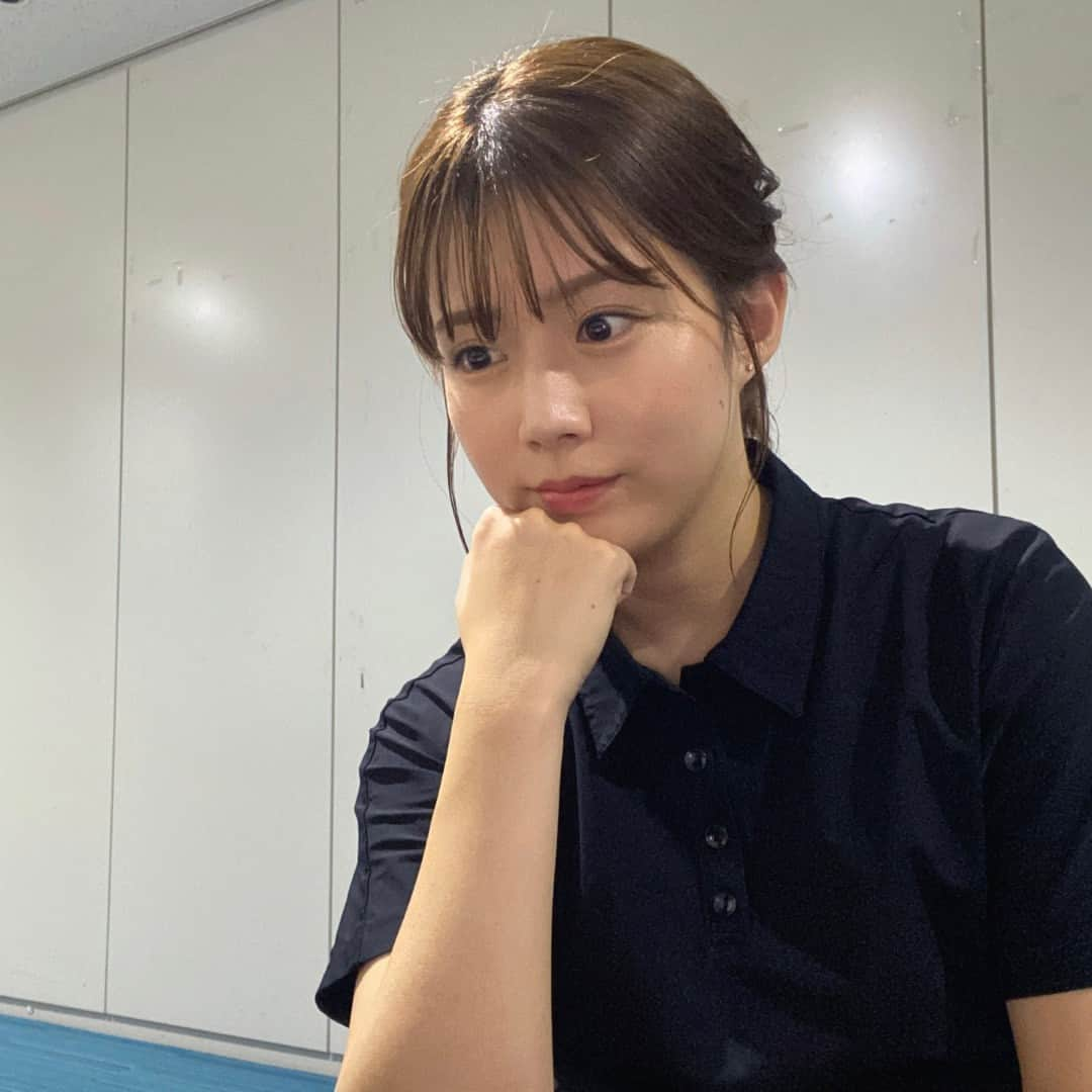 テレビ朝日アナウンサー公式さんのインスタグラム写真 - (テレビ朝日アナウンサー公式Instagram)「読書の秋！  私がお勧めする秋に読みたいこの１冊！  辻村深月さんの『傲慢と善良』です。現代のリアルが丁寧に描かれていて、自分が見て見ぬ振りをしてきた内面を見透かされている気持ちになります。  とても面白いのでぜひ！  #田中萌  #ロダンの「考える人」のポーズで #読書の秋 #秋におすすめの一冊 #テレビ朝日 #アナウンサー」9月4日 19時01分 - tvasahi_announcers