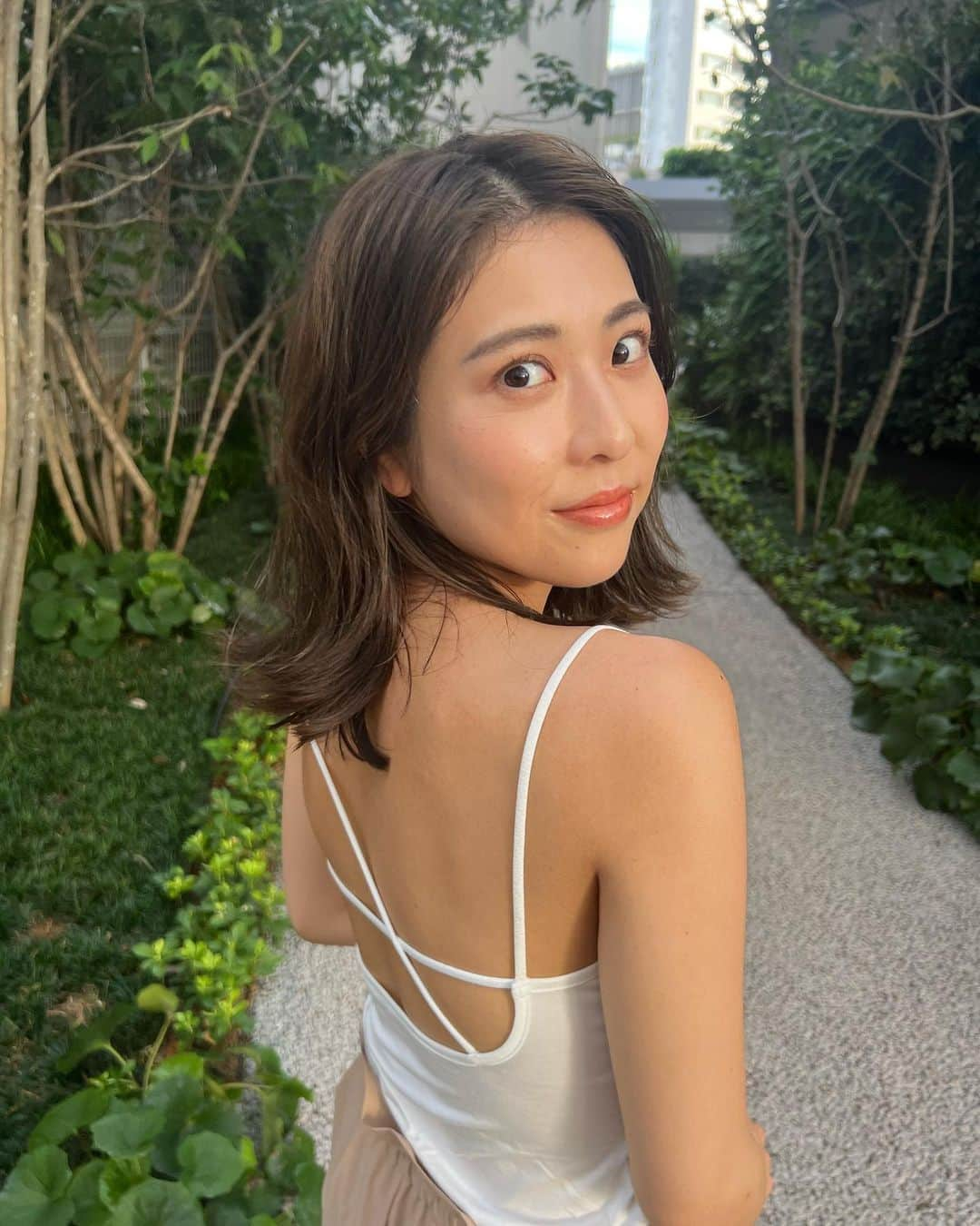 MelonHarunaさんのインスタグラム写真 - (MelonHarunaInstagram)「ざっくり背中あきが可愛い🫶 インナーにも使えそう🤍 @fundamine_official  写真みてたら背中鍛えたくなる、、🏋️‍♀️  明日、念願の初ピラティス😽 すっごく楽しみ🌼  #fundamine #ファンダマイン #ママコーデ」9月4日 19時04分 - melon_867