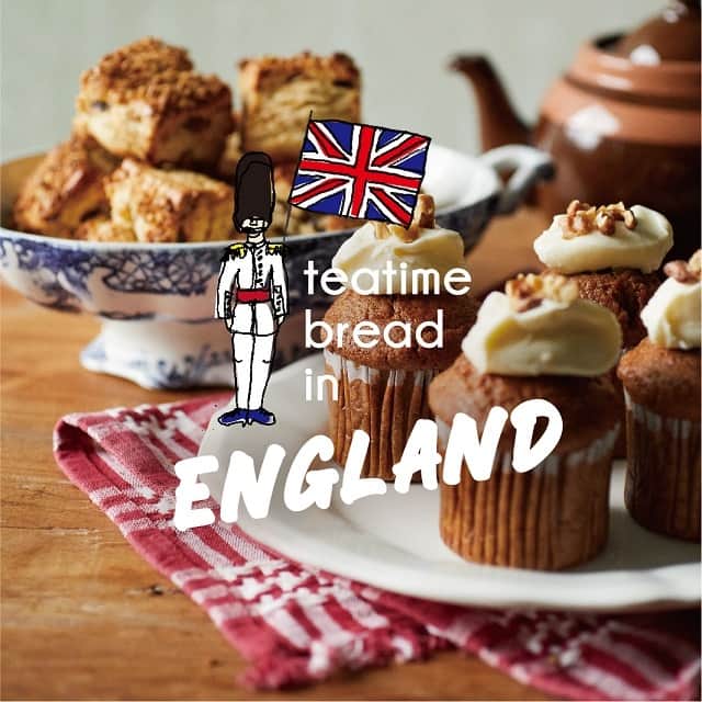 Afternoon Teaさんのインスタグラム写真 - (Afternoon TeaInstagram)「. ＼イギリスのティータイムをイメージ☕／ ベイカリーとティールームのパン販売店舗で8/31からスタートした『旅するティータイム』企画。第1弾はイギリスのティータイムをイメージしたパンを展開中！ イギリスで日常的に食べられているホットクロスバンズはたっぷりのバターをあわせて、ソーセージロールはたっぷりのミルクティーと合わせて、ティータイムを楽しんでくださいね☕  ------------------------------- #ホットクロスバンズ （写真1枚目） ------------------------------- スイート生地にラムレーズン、レモンピール、シナモンを練り込みました。たっぷりのバターをはさんで食べるのがイギリス風。  ------------------------------- #イギリス風ソーセージロール （写真2枚目上） ------------------------------- サクサクのパイの中にハーブの効いた肉を包み焼き上げました。ピクニックやランチのお供として親しまれるイギリスの定番ペストリー。  ------------------------------- #チェダーチーズブレッド （写真2枚目下） ------------------------------- イギリスでよく食べられているチェダーチーズを使用したパン。ゴルゴンゾーラとはちみつがアクセント。  ＜販売期間＞11/8まで ＜ベイカリーおよびパン取扱店舗＞ ✔アフタヌーンティー・ベイカリー 大丸神戸店、大丸福岡天神店 ✔アフタヌーンティー・ティールーム 札幌三越、エスパル仙台、郡山うすい、メトロエム後楽園、ウィング上大岡、丸広百貨店川越店、近鉄百貨店和歌山店、天満屋岡山店、天満屋ポートプラザ、井筒屋小倉店、熊本鶴屋、大分トキハ、鹿児島山形屋、沖縄リウボウ  ※数量限定での販売となります。また食材の都合等で、日時によっては商品をご用意できない場合がございます。あらかじめご了承ください。 ※天候不良などにより、予告なく食材が変更になる場合がございます。あらかじめご了承ください。 ※写真はイメージです。  --------------------- Afternoon Tea公式アカウントでは 季節のメニューや雑貨の情報を日々発信しています。 ぜひフォローしてください！ @afternoontea_official ---------------------  #アフタヌーンティーティールーム #アフタヌーンティーベイカリー #アフタヌーンティー #AfternoonTeaTEAROOM #AfternoonTeaBAKERY #AfternoonTea #TeaforPeace #アフタヌーンティーお茶時間 #パン好き #パン #パンスタグラム #パン活 #旅するティータイム #イギリス」9月5日 14時00分 - afternoontea_official