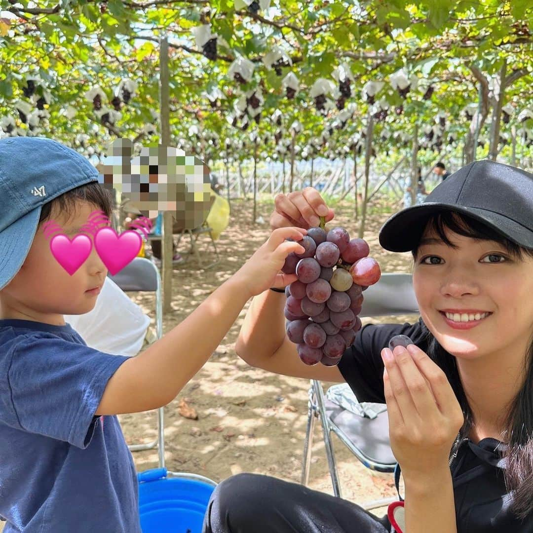 紀真耶さんのインスタグラム写真 - (紀真耶Instagram)「ぶどう狩り✨ 次回は5房目標にします！ 美味しかった！！  ☆ ☆ #ぶどう狩り #巨峰 #山梨県 #親子で大満足 #テレビ朝日 #紀真耶」9月4日 19時08分 - maya0kino