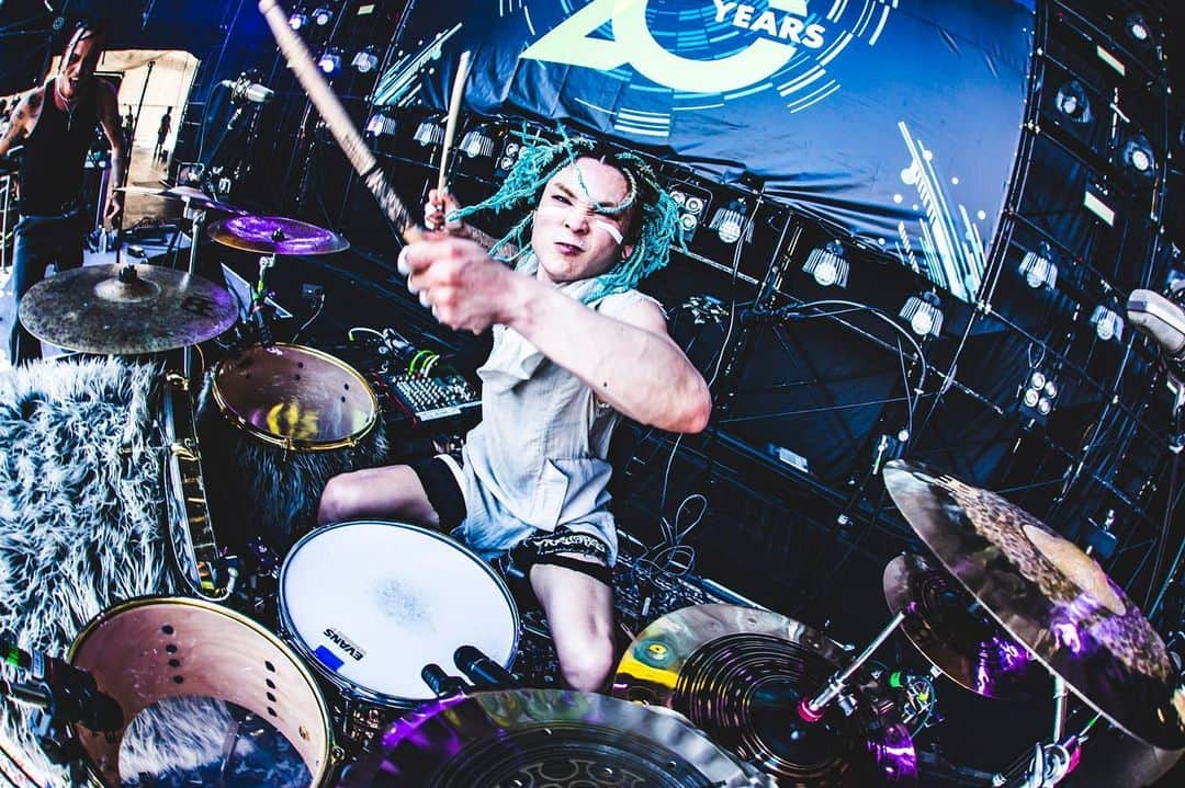 Crossfaithさんのインスタグラム写真 - (CrossfaithInstagram)「09.03 - 「TREASURE05X 2023 20th Anniversary  "NEW PROMISED LAND"」 at Gamagori LAGUNA BEACH  Thank you having us @treasure05x_mrp   Summer of Love ❤️‍🔥  Photo by @cazrowaoki」9月4日 19時10分 - crossfaithjapan