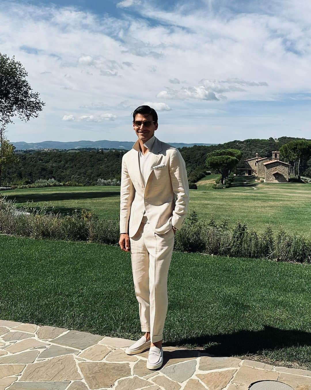 ヨハネス・ヒューブルさんのインスタグラム写真 - (ヨハネス・ヒューブルInstagram)「Day to night for @brunellocucinelli incredible birthday celebrations in beautiful Solomeo - grazie mille per tutto 🙏🏼🤍 #Brunello70」9月4日 19時19分 - johanneshuebl