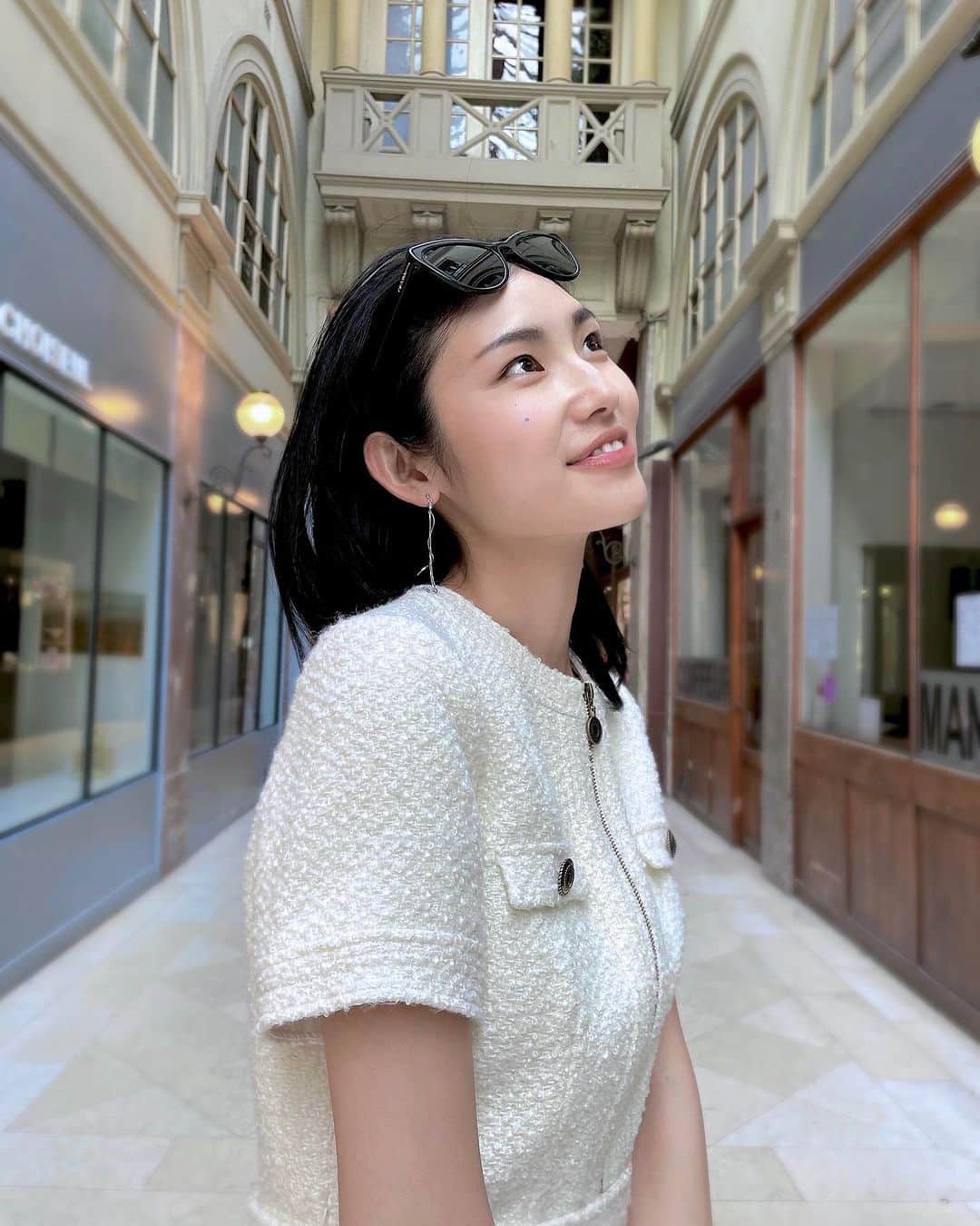 i_am_happpyのインスタグラム：「.  Always a fun time in Paris🇫🇷  世界遺産でパリ最古のステンドグラス サントシャペルが美しい✨  #paris#memories#saintechapelle #パリ#サントシャペル#世界遺産」