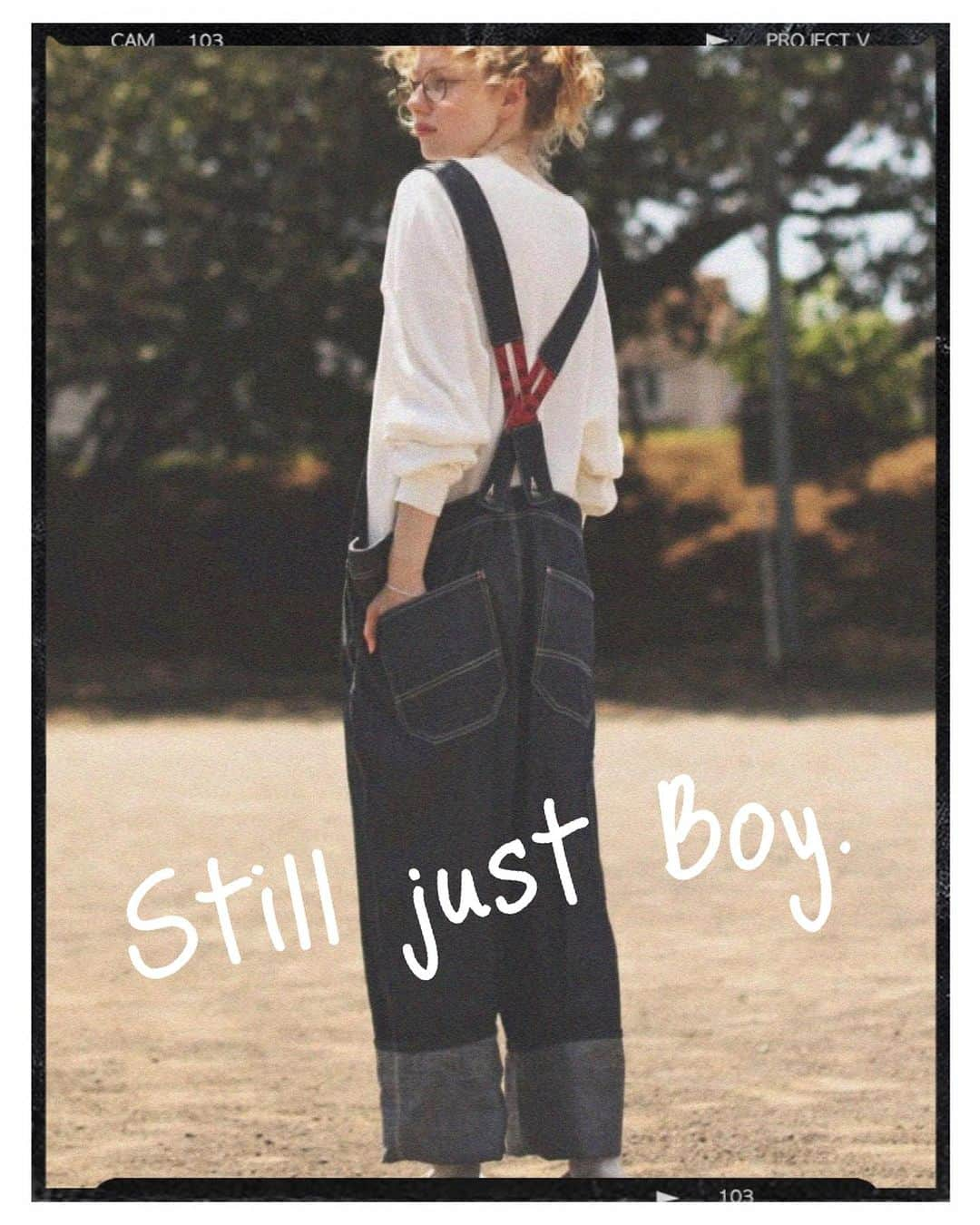 CLUÉLmagazineさんのインスタグラム写真 - (CLUÉLmagazineInstagram)「.  STILL JUST BOYS 『男の子になりたかった…。』  スタジャン、オーバーオール、トレンチコート。永遠のスタンダードはいつだって色褪せず、私を夢中にさせてくれる。時代が変わっても、男の子のお洒落ってやっぱり楽しい！  田舎の少年を気取って、この秋は思いっきりボーイッシュを楽しんでみようかな🏃‍♂️  from vol.92 ・・・・・・・・・・・・・・・・・・・・・・・・・・・  #cluel #クルーエル #cluelmagazine #クルーエル女子 #fashion #ootd #ファッション好き #ファッション雑誌 #おしゃれ #グッドガール #秋コーデ #ボーイッシュ #ボーイッシュコーデ #オーバーオール #デニム #トレンチコート #スタジャン #カウチンニット #Tシャツ #ボーイッシュ女子 #シンプルが好き  こちらのアカウントもフォローしてね！ @cluel_homme @navys_magazine」9月5日 18時00分 - cluelmagazine