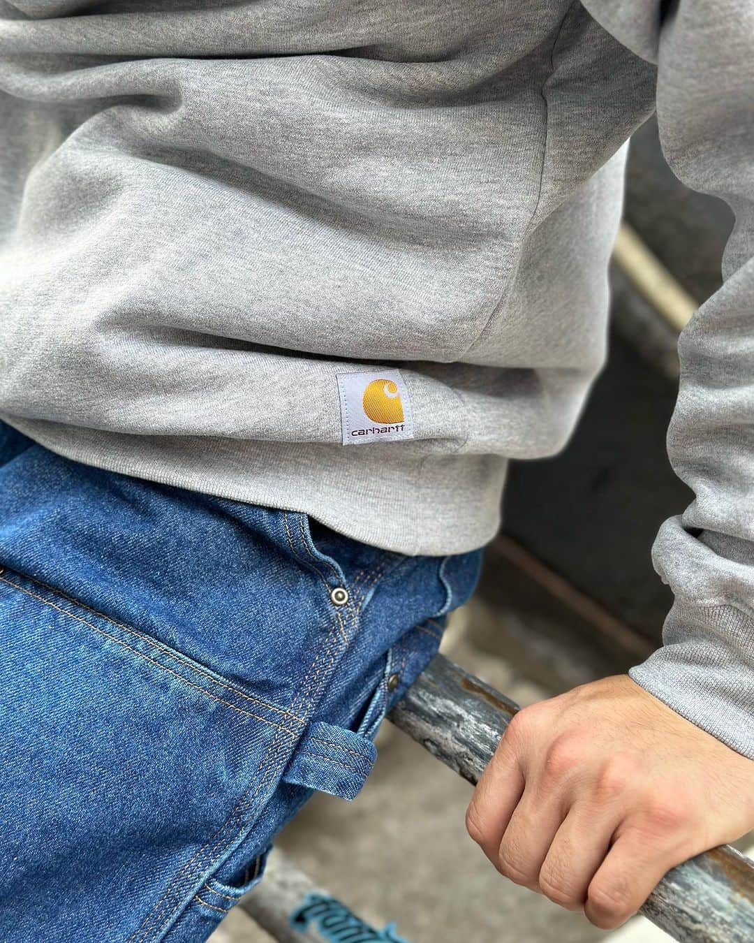 GROW AROUNDのインスタグラム：「#growaroundnewarrivals  Carhartt  MIDWEIGHT SWEAT,HOODY シンプルで使い勝手の良いMIDWEIGHT CREW,HOODYが入荷しました！！」