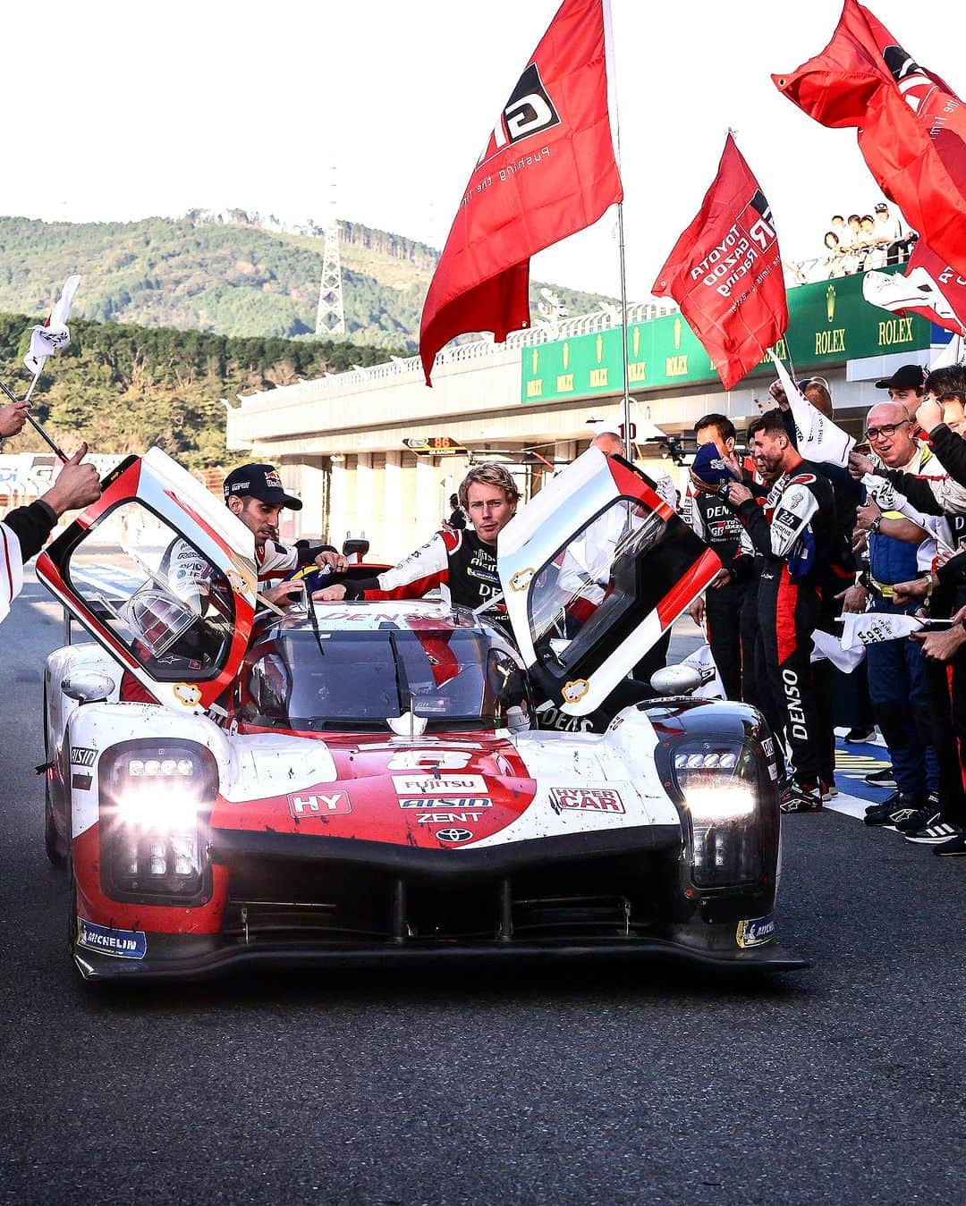 セバスチャン・ブエミのインスタグラム：「#6HFUJI Race Week and back to Fudji 🇯🇵Last year's event was an incredible race, culminating in a victory for our team. Now, it's that time again, a fresh start, and a chance to give our absolute best for our home race! @tgreurope . . .  #AlpianBanking #gowago #cliniquenescens #redbull #moodcollection #WEC #fiawec #lmp1 #racingcar #racingdriver #lemans24h #WEC #Endurance #gr010hybrid #ToyotaGazoo #racing #motorsport #RedBull #RichardMille #lemans24 #24hdumans #MoodCollection #racingdriver #GoHyper #ToyotaGAZOORacing #PushingTheLimitsForBetter #sebastienbuemi #24hlemans #alpian」