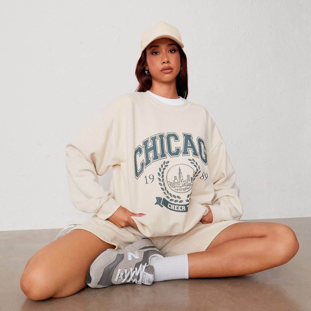 のインスタグラム：「Off-duty dressing 🧢 Tap the link in bio to shop now #missguided」