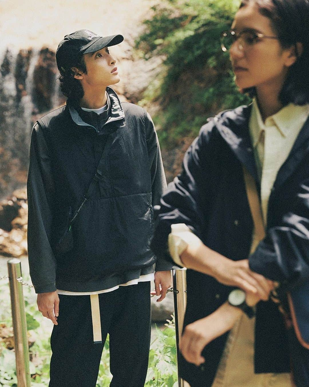 minaさんのインスタグラム写真 - (minaInstagram)「・ 発売中のmina10月号『秋の旅服、これさえあれば。』企画から、コーディネートを紹介します📗  Item---------------  〈右・横田美憧〉 ナイロンブルゾン 47,300円／A.P.C.（A.P.C. CUSTOMER SERVICE） @apc_paris　  ボタンダウンシャツ 19,800円／AIGLE（エーグルカスタマーサービス） @aiglejapan　  ロングスリーブTシャツ（2P）4,620円／Hanes（ヘインズブランズ ジャパン カスタマーセンター） @hanes_japan　  ペグトップパンツ 22,000円／YANKSHIRE（アール 柳橋） @a_reliance_product　  メガネ 46,200円／金子眼鏡（オプティシァン ロイド） @kaneko_optical　  時計 51,700円／sazaré（14 SHOWROOM） @sazare.jp　  ショルダーバッグ 27,500円／COTSWOLD AQUARIUS（メイデン・カンパニー）　 @cotswold_aquarius  〈左・河原優樹〉 コーデュラナイロンリバーシブルベスト 49,500円／Caledoor（BRITISH MADE 銀座 店） @caledoor 　 ハーフジップスウェット 24,200円／kontor（style department_） @kontor__official　  Tシャツ 9,680円／WOOLRICH（ウールリッチ カスタマーサービス）@woolrich　  スラックス 6,990円／Gap（Gap新宿 フラッグス店） @gap_jp　  キャップ 7,480円／Progress Running Club（グラストンベリーショールーム）　  @progressrunningclub  ショルダーバッグ 3,850円／VAUDE（ミズタニ自転車） @vaudesport　  ベルト 2,090円／UNIVERSAL OVERALL（TACHIYA） @universaloverall_jp　  ---------------------  mina10月号をぜひチェックしてくださいね😊  #mina #minamagazine #ミーナ #fashion #週末女子 #週末男子 #横田美憧 #河原優樹 #メンズライクコーデ #シンプルコーデ #カジュアルコーデ #休日コーデ #旅コーデ #眼鏡 #眼鏡コーデ #おでかけコーデ #秋コーデ #每日穿搭 #穿搭日常 #데일리룩 #심플룩 #캐주얼룩」9月4日 19時32分 - mina.magazine