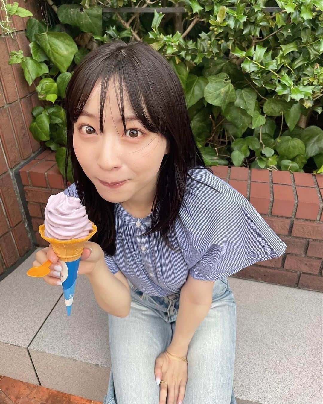 林佑香のインスタグラム：「紅芋ソフト🍦  外が暑すぎて溶けるスピードが異常に早く急いで食べました🫠」