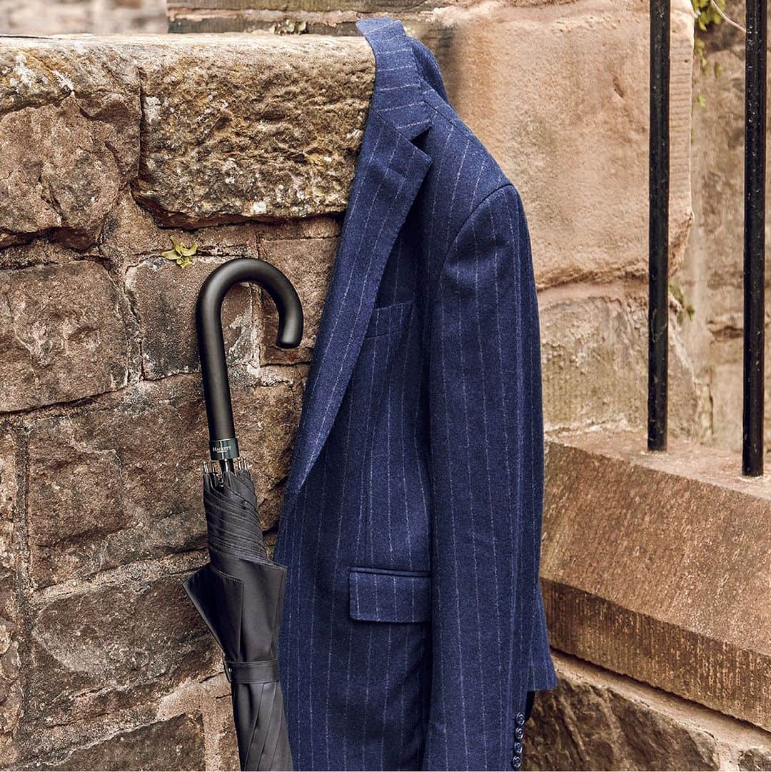 のインスタグラム：「Hackett London masterfully lends its truly British flavour to garments and accessories to take you back to work in style.   #HackettLondon #HowToHackett」