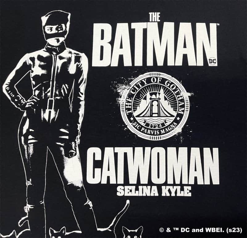ヴィレッジヴァンガードオンラインストアさんのインスタグラム写真 - (ヴィレッジヴァンガードオンラインストアInstagram)「. 熱狂的なバットマンファンの 永久保存版にするのもよし！  【ハードコアチョコレート】 『THE BATMAN－ザ・バットマン－』  ・ハロウィンブラック ・キャットウーマン(ベイビーブラック)  https://vvstore.jp/feature/detail/6005/  世界観を損なわない渋い二枚はつかず離れずの2人の関係をどこか連想させる！  #Tシャツ #新商品 #グッズ #おしゃれ #プレゼント #バットマン #キャットウーマン #ハードコアチョコレート #コアチョコ #ヴィレッジヴァンガード #ヴィレヴァン #ヴィレッジヴァンガードオンラインストア」9月4日 20時00分 - village_vanguard