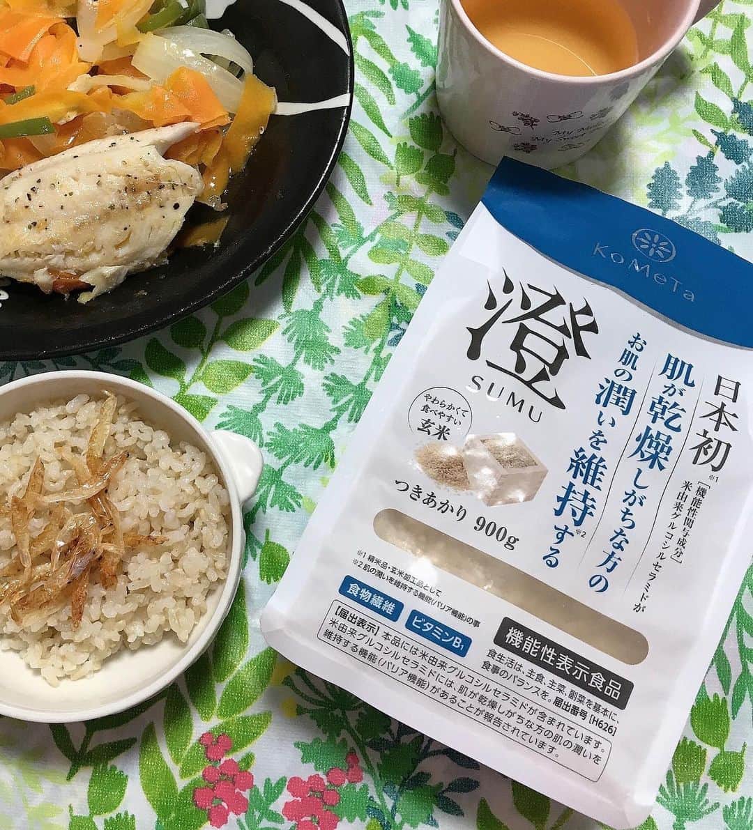 葵さんのインスタグラム写真 - (葵Instagram)「「機能性表示食品」の健康米新ブランド『KoMeTa』から 日本初、肌が乾燥しがちな方のお肌の潤いを維持するお米「澄 SUMU」が4月1日より発売開始！！  @kometa_rice  噛めば噛むほどおいしい！ パサパサ感はないので玄米がはじめてという方にもおすすめします！ 玄米食始めたら、本当に肌の潤いを実感するよ🎶  ▼キャンペーンについて 期間：9月12日～10月2日 賞品：澄2個セット  キャンペーン中は、 澄2個セットが当たるプレゼント🎁 詳しくは公式アカウントを覗いてね！  #kometa #kometa澄#おうちご飯#玄米#アンチエイジング #乾燥肌にオススメ #玄米食#美肌効果」9月4日 20時01分 - dolphin_coconut