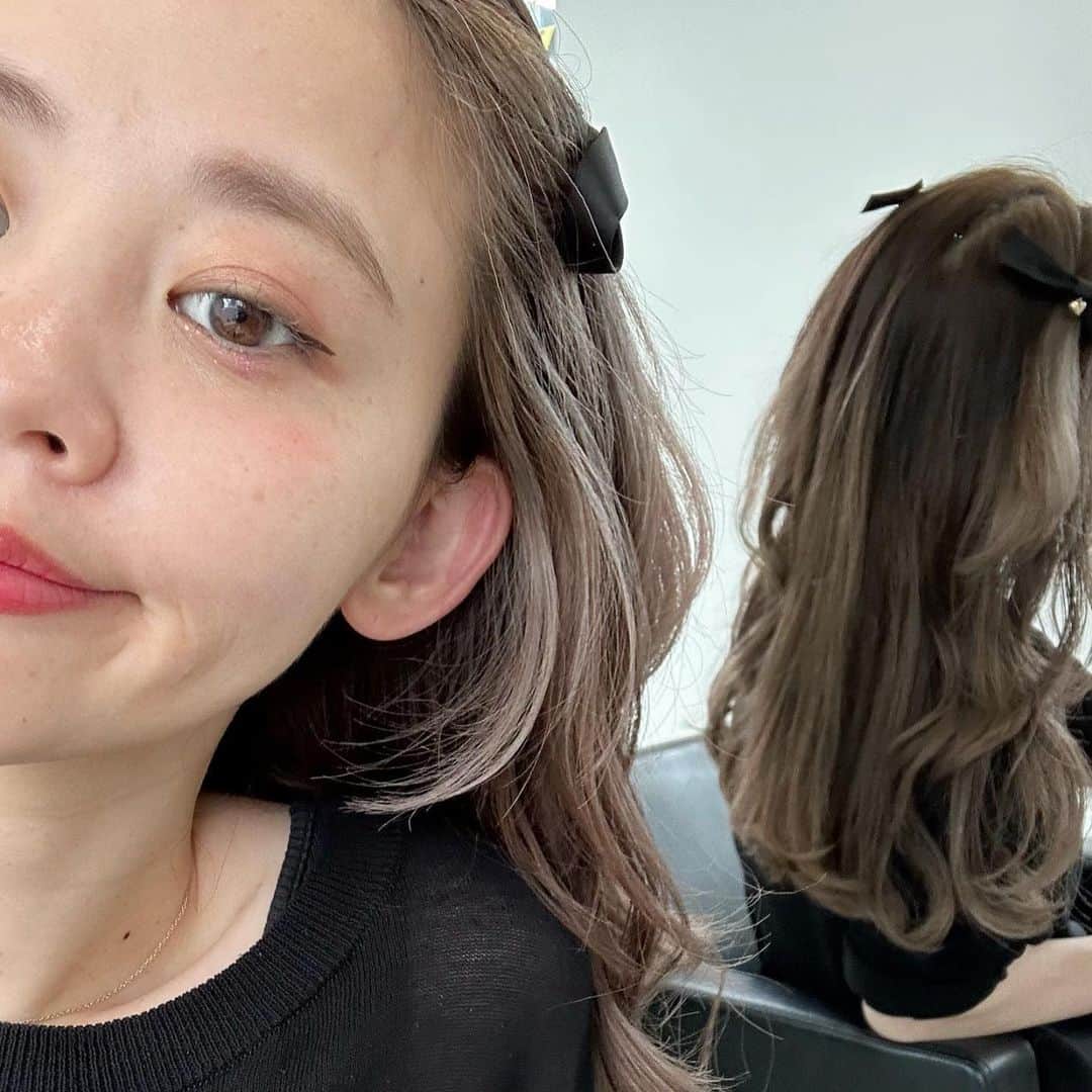 中西結梨花さんのインスタグラム写真 - (中西結梨花Instagram)「つい買ってしまったgirly item 🖤...🎀  @depound がルミネでポップアップしてて 懐かしい〜！韓国で昔行ったなぁ！🥹 &インナーハイライト見せて留めるのに ちょーど良いなぁと思ってGET🥳✨  大人なので全身黒で合わせてバランス🐦‍⬛🎀  #nakanishi_ootd  いつの間にか9月！🍂 常連様も、久々の方も、ヘアチェンジおまちしてます🥰✨」9月4日 20時07分 - nakanishi__yurika