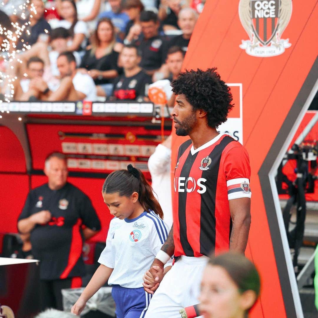 ダンテ・ボンフィム・コスタ・サントスのインスタグラム：「Fier de notre première victoire de la saison  Muito feliz pela@nossa primeira vitória no campeonato 🙌🏽🙏🏾💪🏿🤩❤️🖤」