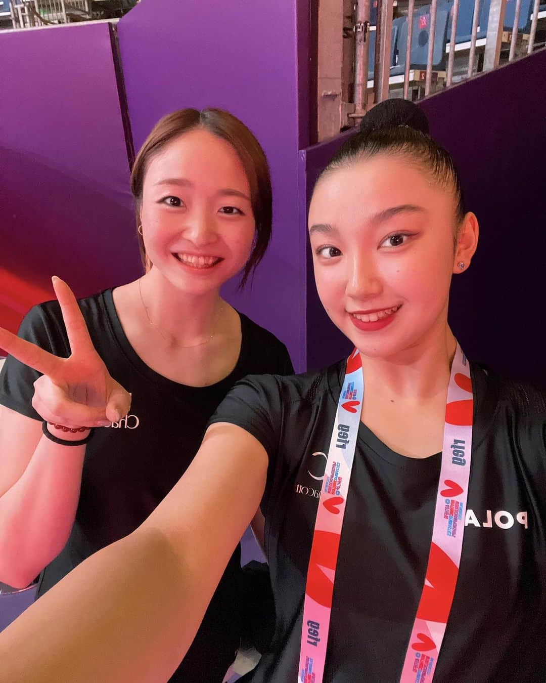 皆川夏穂のインスタグラム：「⁡ World Championship in Valencia 2023🇪🇸 ⁡ 世界選手権では、沢山の応援をいただき本当にありがとうございました！ 現地まで応援に来てくださった方々、日本から応援してくださっていた方々、ここまでサポートしてくださった方々のお陰で選手たちは最後まで演技することが出来ました！ 本当に感謝しています🙇‍♀️ ⁡ 今大会出場にあたって、沢山の方々にサポートをいただいていたにも関わらず、私自身の指導力も足りず、パリオリンピックの出場枠を勝ち取ることが出来ず、申し訳ございませんでした。 ただ、まだ来年のアジア選手権にて獲得のチャンスは残されているので、残り少ない時間となりますが日本チーム全体で必ず枠を勝ち取ることが出来るよう、全力で努めていきたいと思います💪 ⁡ 私自身も今年の試合帯同を通して、本当に沢山のことを学び、まだまだ勉強していかなければならないと感じましたし、選手から「この先生に出会えて良かった」と思ってもらえるような指導者を目指してこれからも頑張っていきたいと思います！ 引き続き応援のほど、どうぞよろしくお願いいたします✨✨  #rhythmicgymnastics  #teamjapan」