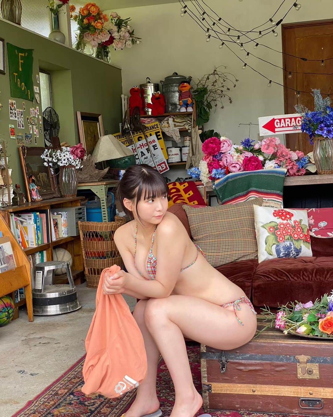 天野ききさんのインスタグラム写真 - (天野ききInstagram)「⁣ 可愛いスタジオでした〜💐♡⁣ ビキニもとってもお気に入り〜！⁣ ⁣ #FRIDAY さん」9月4日 20時11分 - kiki_amano