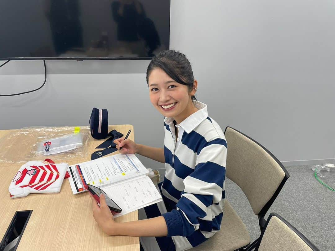 浅野杏奈さんのインスタグラム写真 - (浅野杏奈Instagram)「ラグビーW杯開幕するの今週末だって‼︎😳  日々ラグビーノートに記入中な浅野さんです  ほぼ趣味ノート笑💕  #ラグビー」9月4日 20時19分 - this.is.anna_box