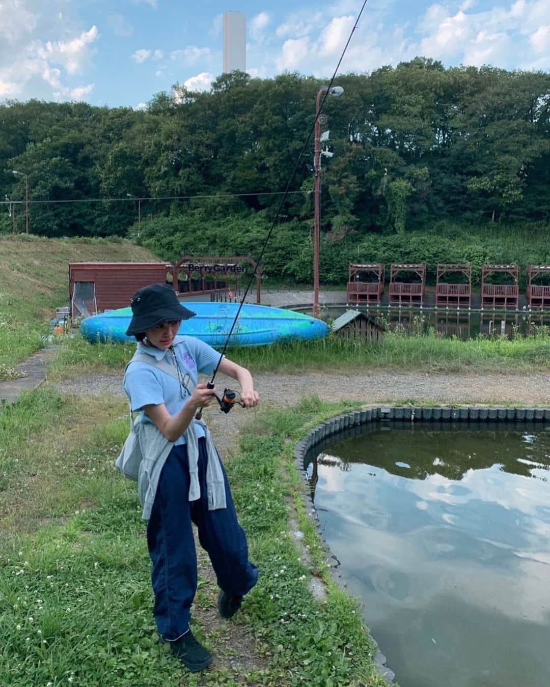 幹葉（スピラ・スピカ）のインスタグラム：「このあとなんとかどうにか釣れたんです #上半期まだ載せとらんかった写真 #釣り #釣り堀 #🐟 #🎣」