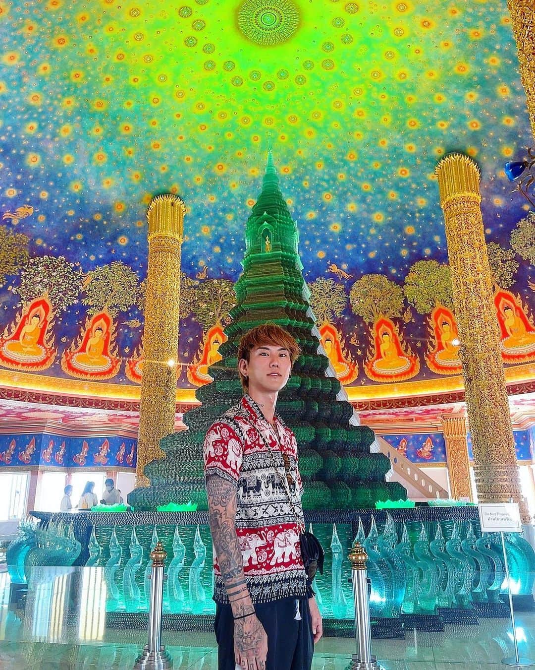 KOHEYのインスタグラム：「🇹🇭⛩️🇹🇭 #tai  #tailand  #bangkok  #tattoo  #tattoos  #watpaknam」