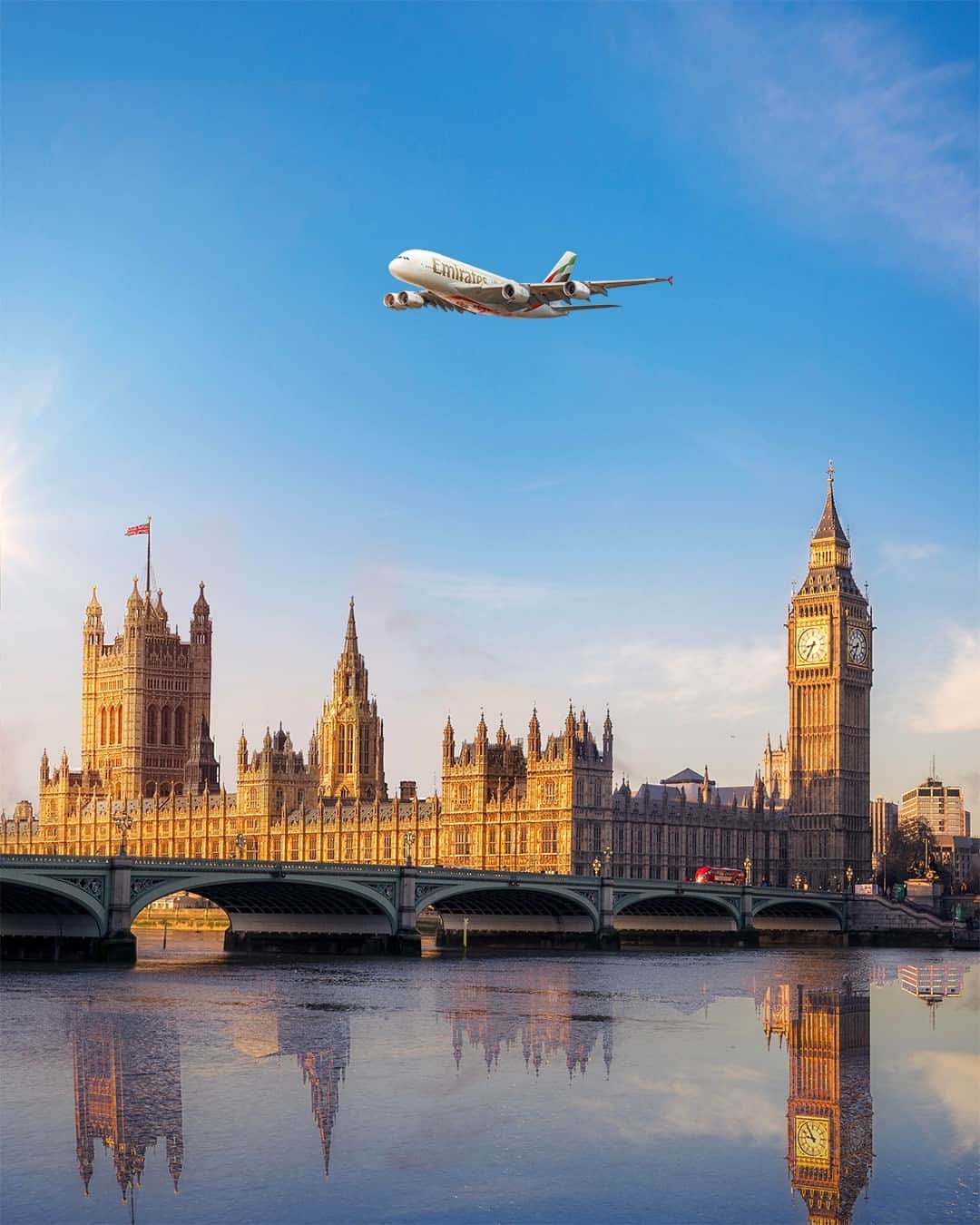 エミレーツ航空のインスタグラム：「We're London bound! 🇬🇧  With the addition of more flights to the UK capital this winter, you'll have even more opportunities to discover its cosmopolitan charm.  #Emirates #FlyBetter」